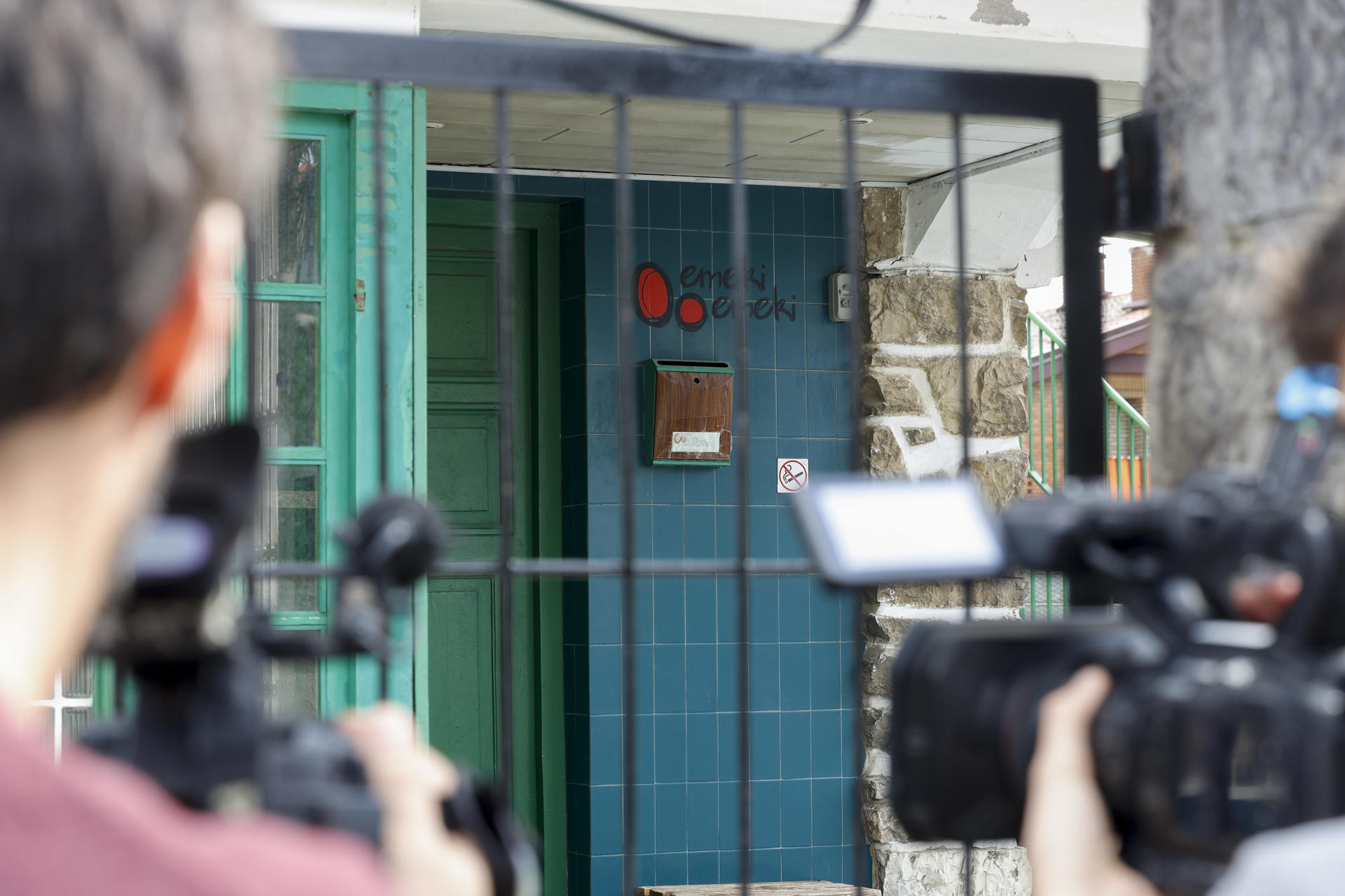 Dos docentes de un centro educativo de San Sebastián han sido detenidas por una presunta agresión sexual a una menor de cuatro años. EFE/Juan Herrero.