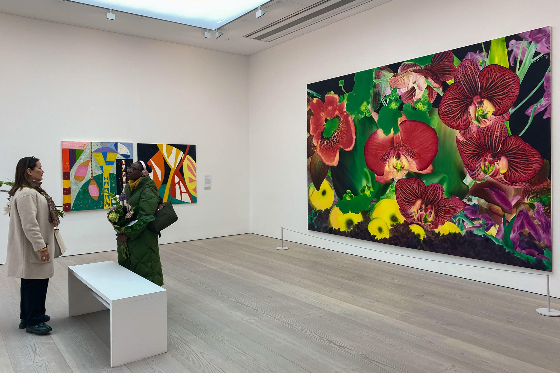 Fotografía este martes, de las instalaciones de la exposición 'Flores. Flora en el arte y cultura contemporáneos' que se podrá visitar en la Saatchi Gallery de Londres (Reino Unido) hasta el próximo 5 de mayo. Una explosión de color, aroma, música y costura para mostrar la polivalencia de las flores como vehículo conductor de la cultura contemporánea es la nueva propuesta expositiva de la galería Saatchi de Londres, que reúne piezas de más de un centenar de artistas internacionales. EFE/Miguel Salvatiera