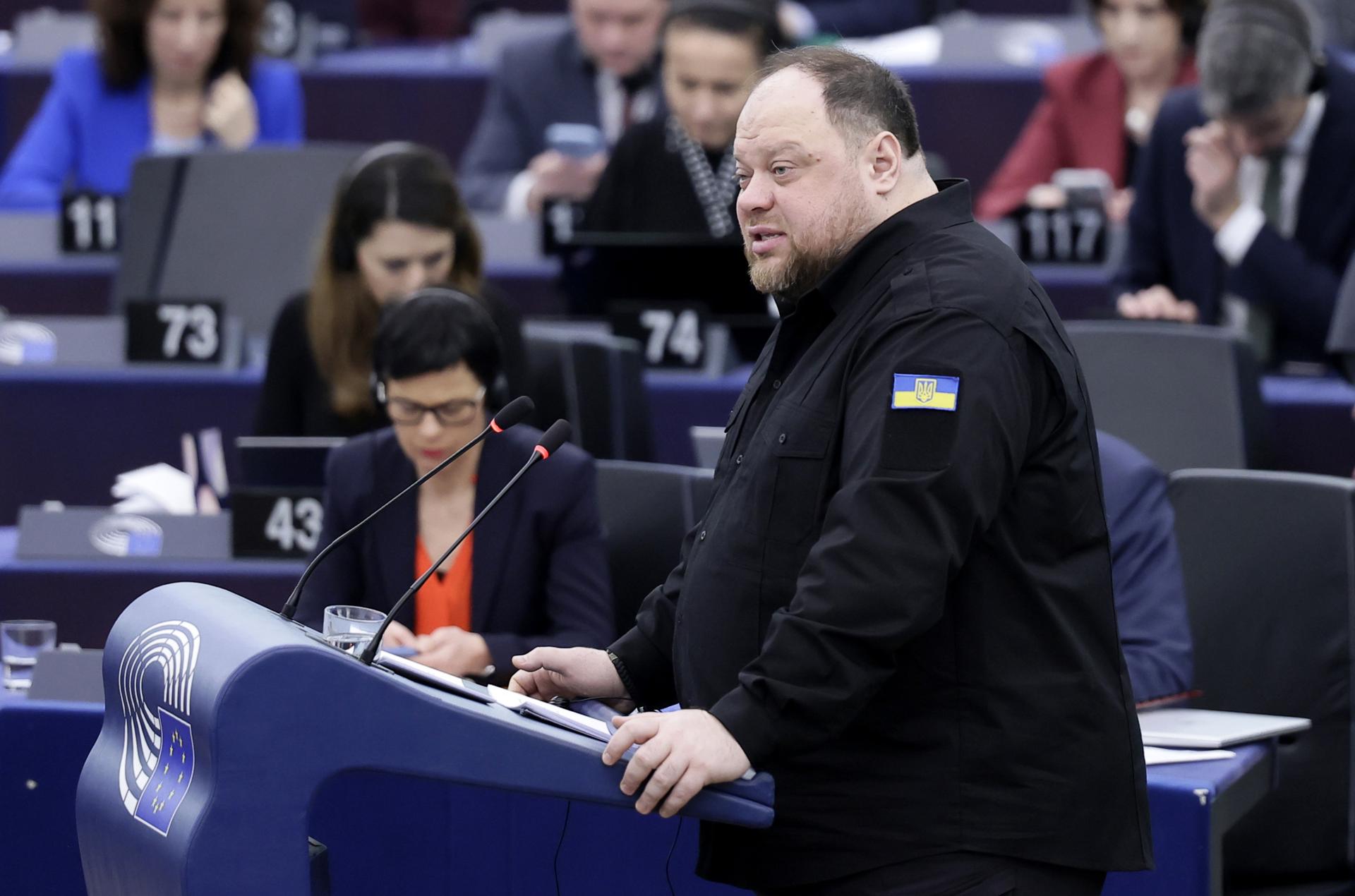 El presidente del Parlamento ucraniano, Ruslan Stefanchuk, pronuncia un discurso en el Parlamento Europeo en Estrasburgo, Francia, el 11 de febrero de 2025. 
 EFE/EPA/RONALD WITTEK