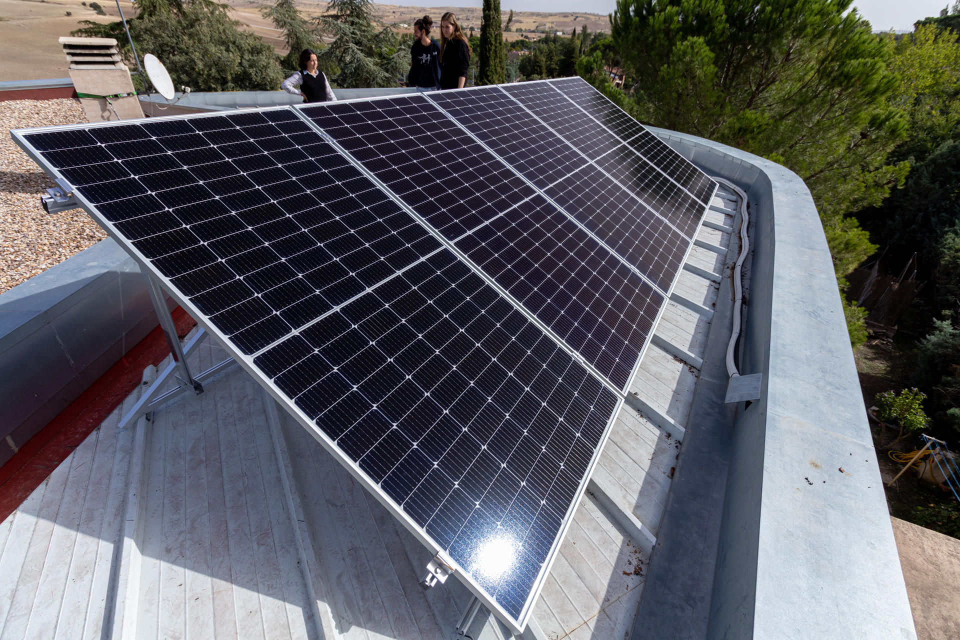 Imagen de archivo de placas solares. EFE/Pablo Rojo