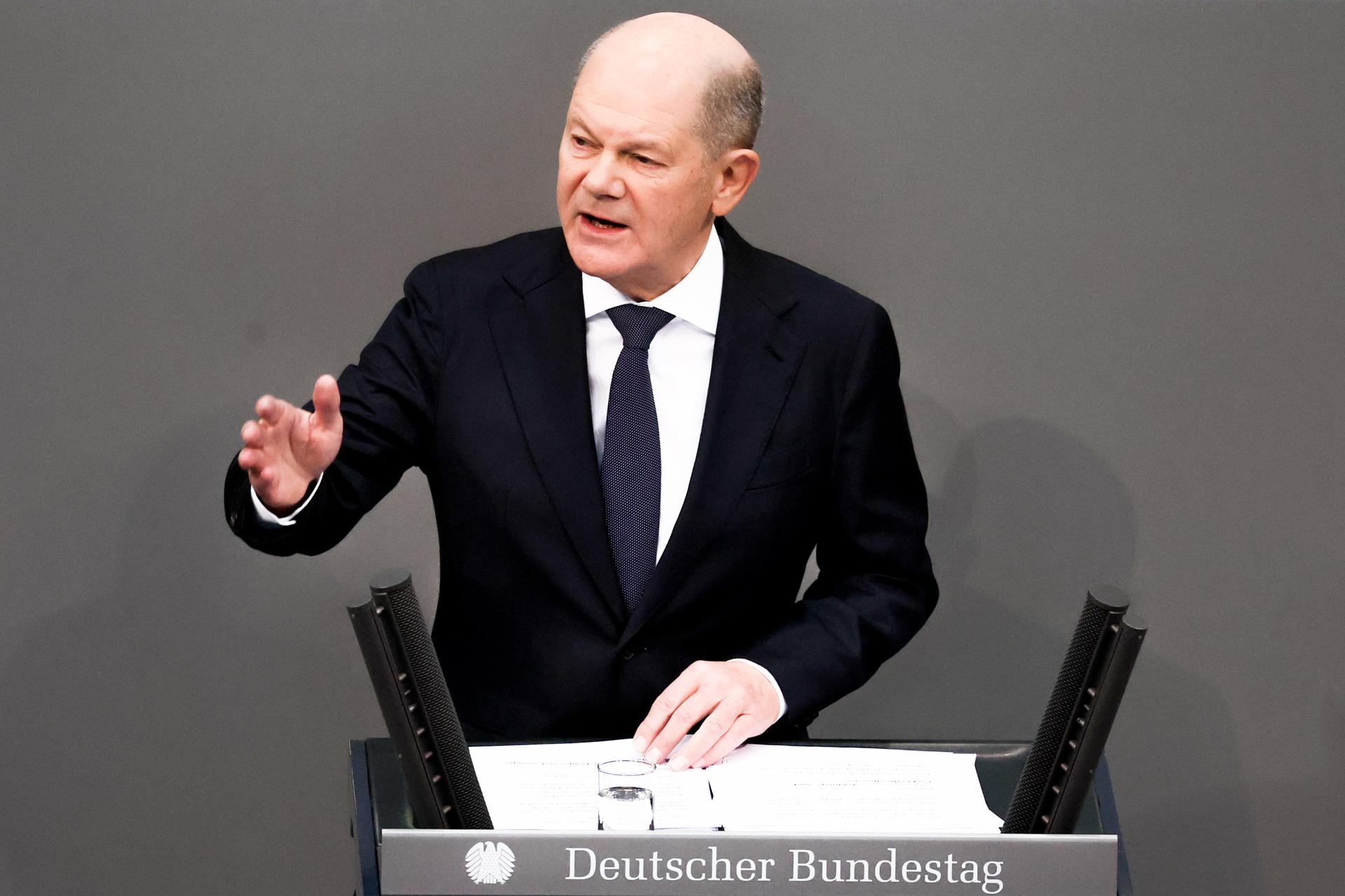 El canciller alemán, Olaf Scholz, este 11 de febrero en el Bundestag. EFE/EPA/FILIP SINGER