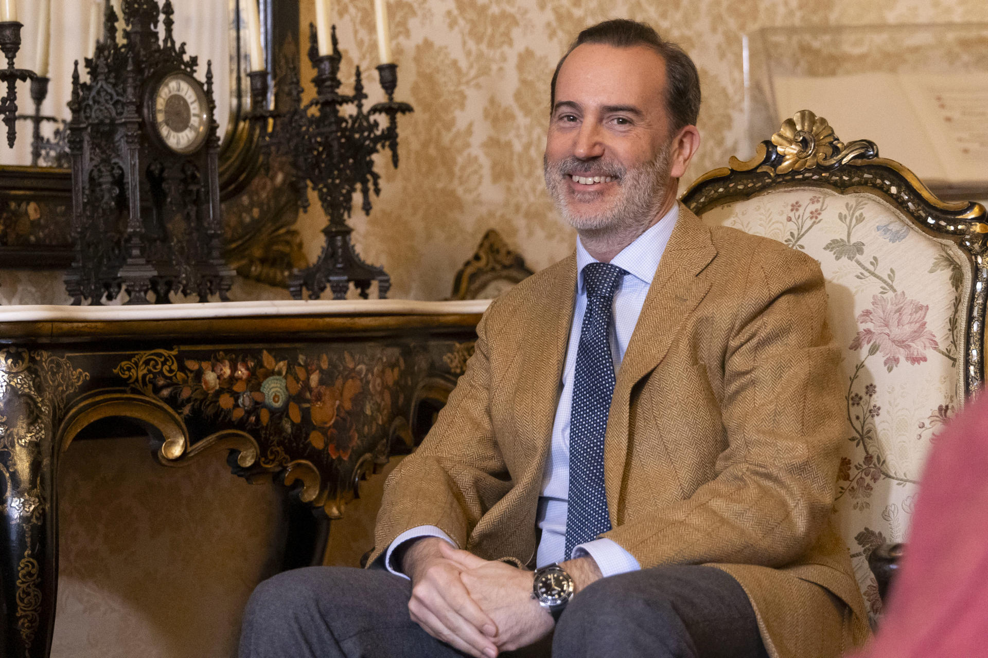 La apertura de juicio oral en su contra por un presunto delito de odio pone en cuestión la continuidad en el cargo del presidente del Parlament, Gabriel Le Senne, de Vox. En la imagen, Le Senne, en el Parlament este viernes EFE/CATI CLADERA