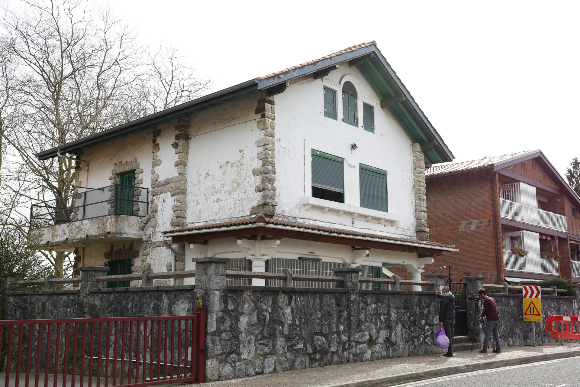 Dos docentes de un centro educativo de San Sebastián han sido detenidas por una presunta agresión sexual a una menor de cuatro años. EFE/Juan Herrero