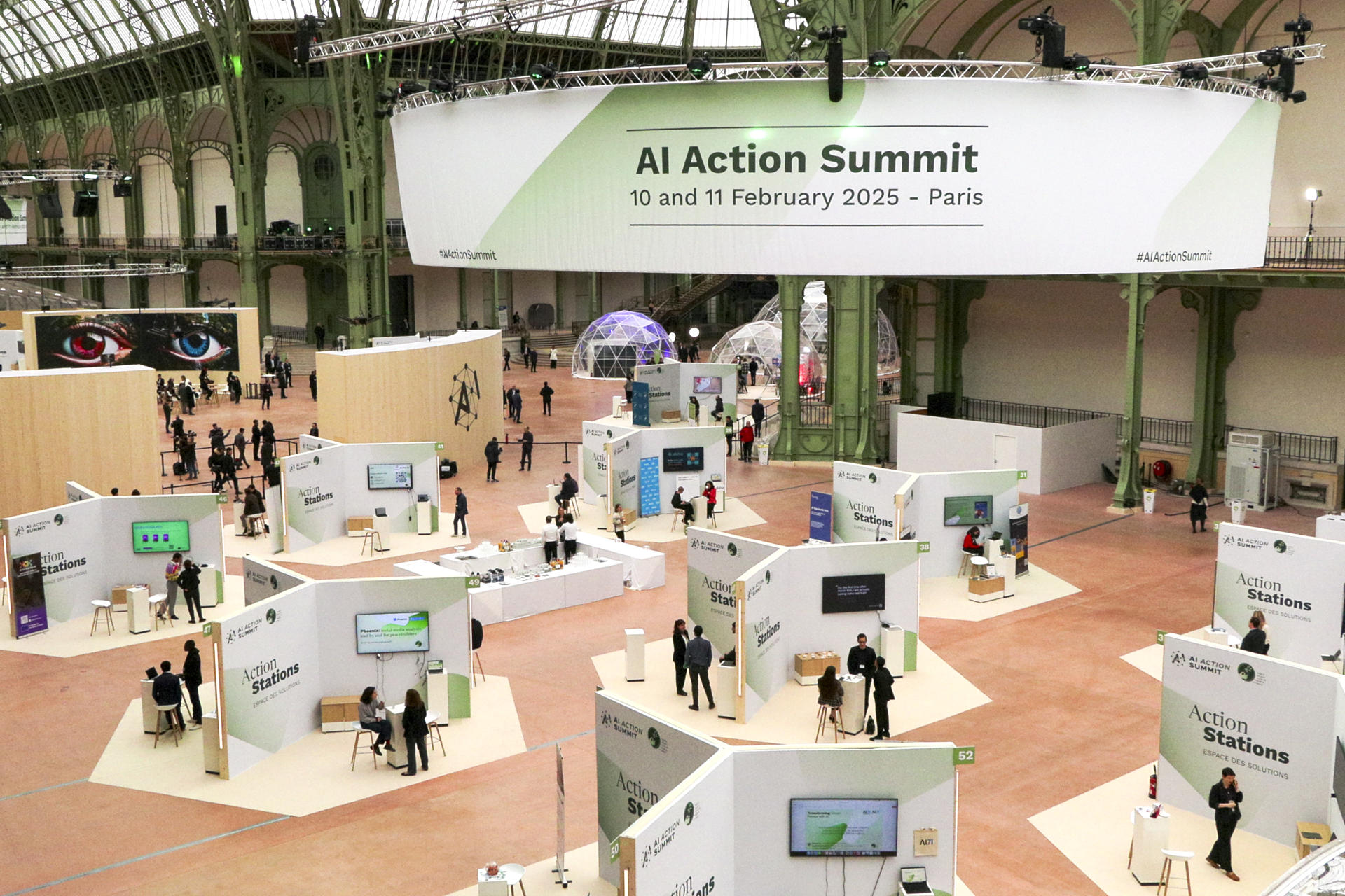 Imagen general de la cumbre sobre la inteligencia artificial organizada en París por el presidente francés, Emmanuel Macron. -EFE/ Edgar Sapiña Manchado