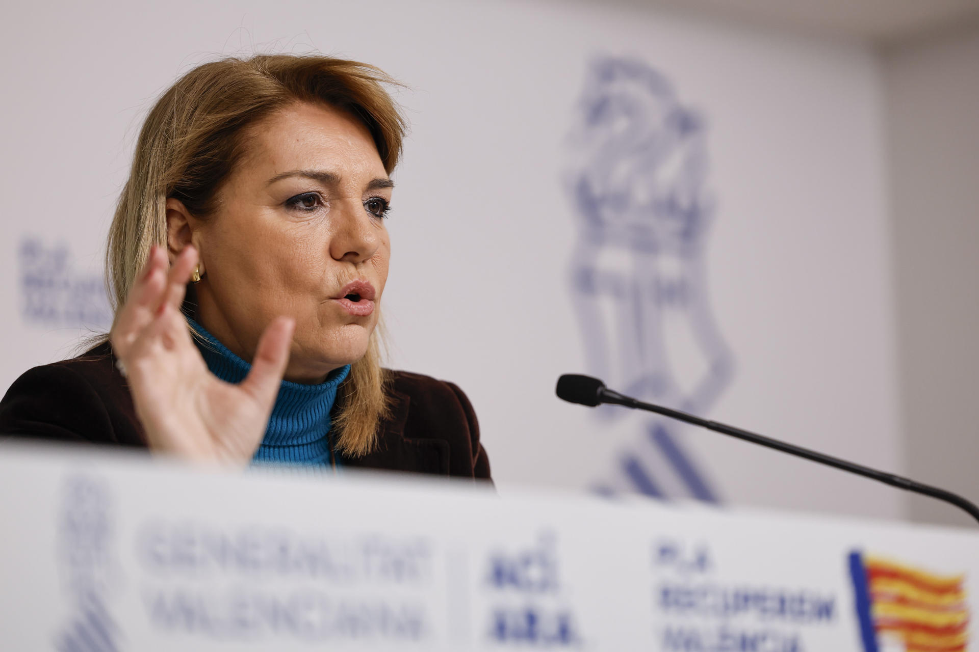 La vicepresidenta primera, consellera de Servicios Sociales, Igualdad y Vivienda y portavoz del Consell, Susana Camarero, durante la rueda de prensa en la que informa de los asuntos tratados en los plenos ordinario y extraordinario del Consell. EFE/Ana Escobar