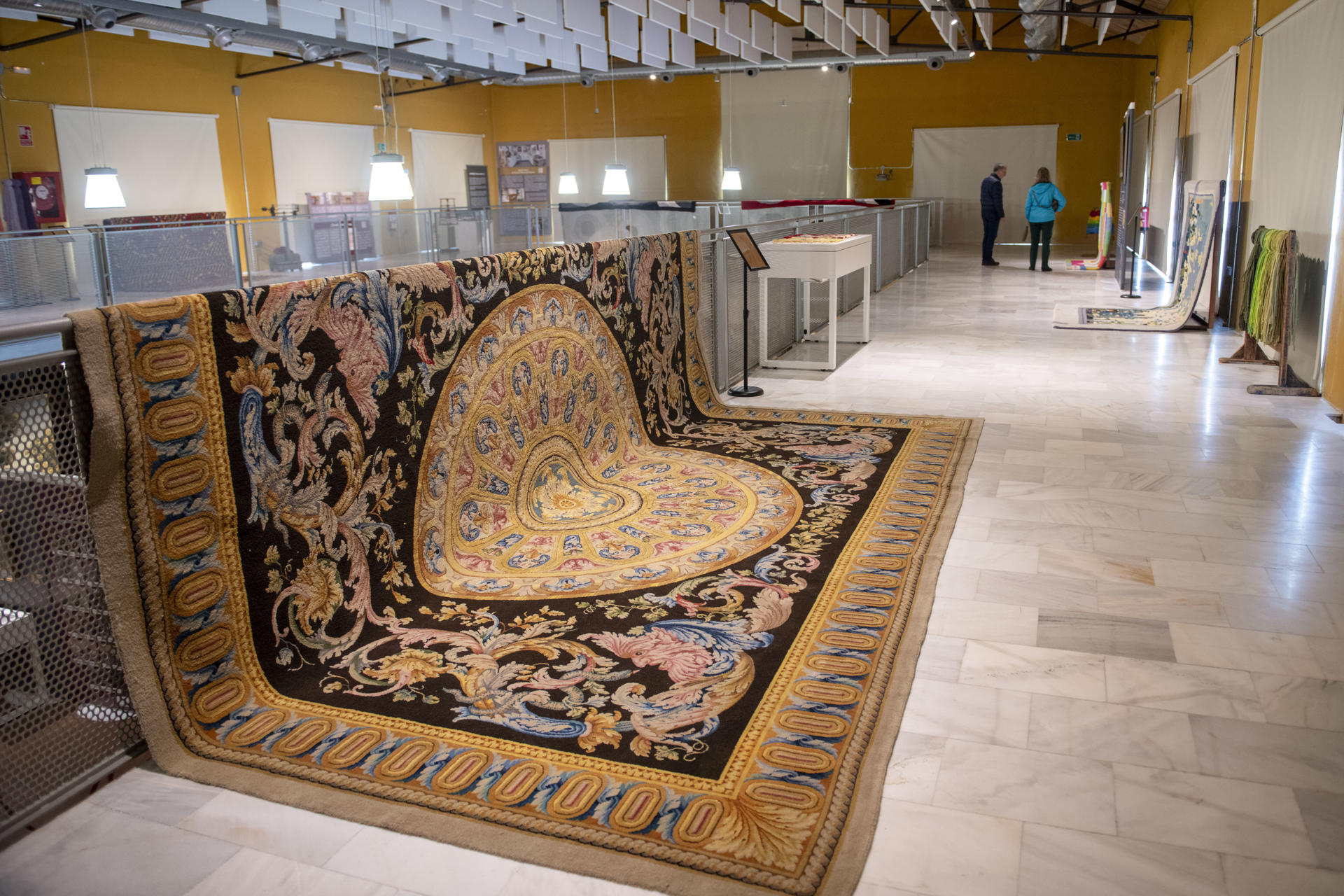 Exposición "Real Fábrica de Tapices. Más de 300 años de Historia ininterrumpida (Baeza)" que se muestra en las galerías culturales del Cuartel de Sementales de Baeza (Jaén). La muestra permanecerá abierta del 6 de febrero al 30 de marzo. EFE/ Jose Manuel Pedrosa