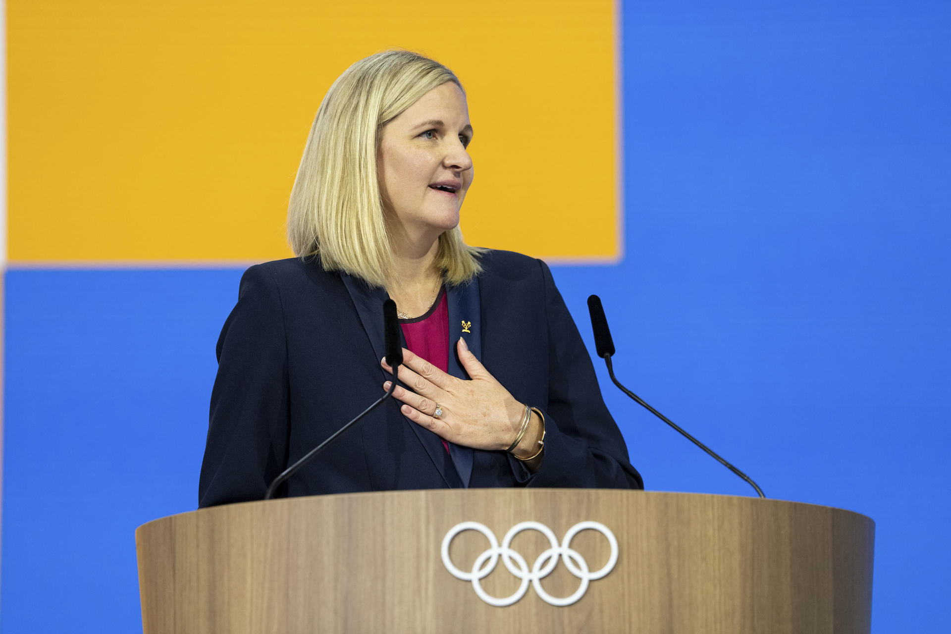 La zimbabuense Kirsty Coventry interviene en la sesión de hoy del COI tras ser elegida presidenta del Comité Olímpico Internacional (COI) en Costa Navarino, a orillas del mar Jónico. EFE/Greg Martin/IOC - SOLO USO EDITORIAL/SOLO DISPONIBLE PARA ILUSTRAR LA NOTICIA QUE ACOMPAÑA (CRÉDITO OBLIGATORIO)