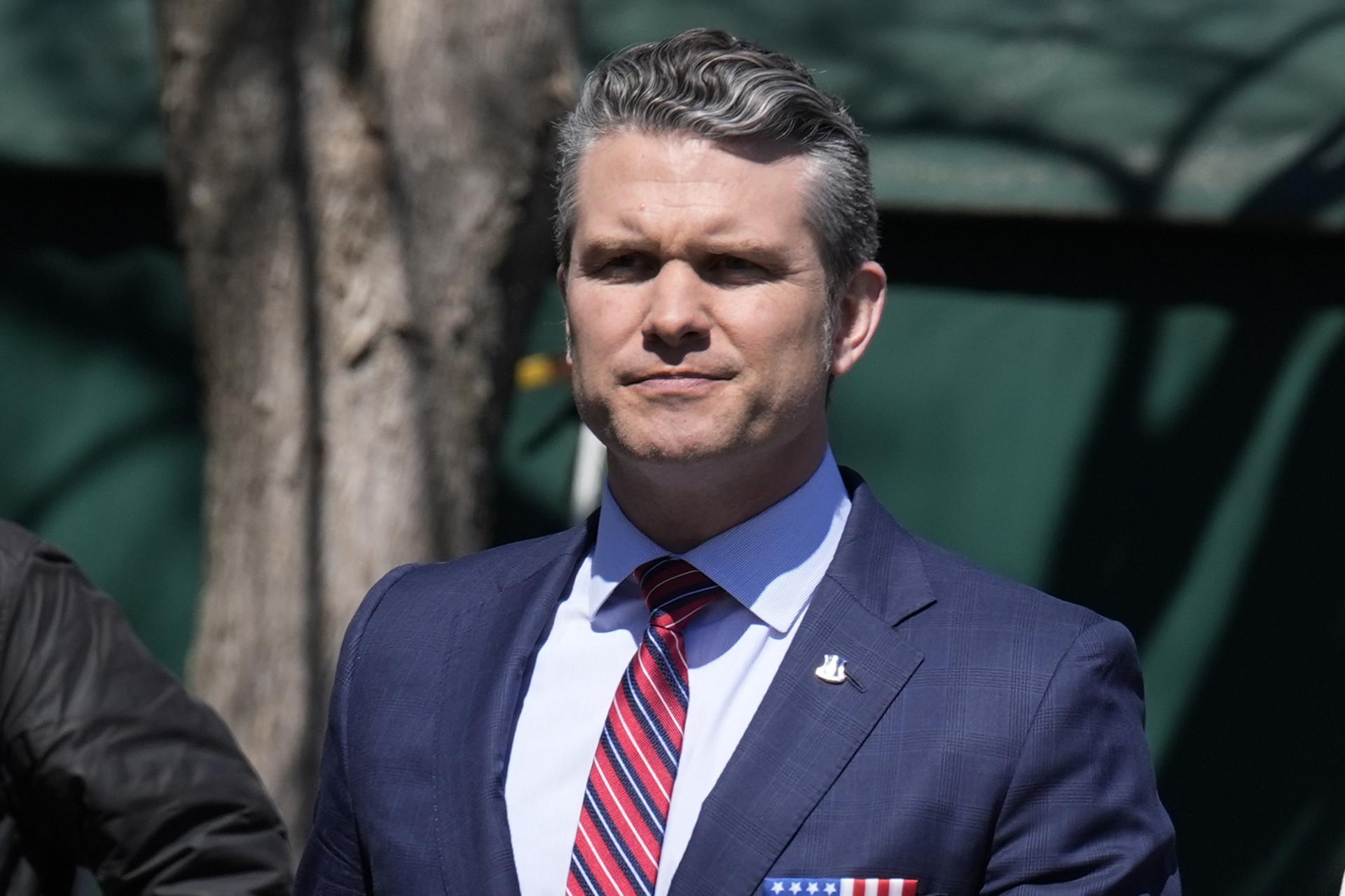 El Secretario de Defensa de EE. UU., Pete Hegseth, regresa a la Casa Blanca en Washington, DC, EE. UU., 21 de marzo de 2025. EFE/YURI GRIPAS / POOL