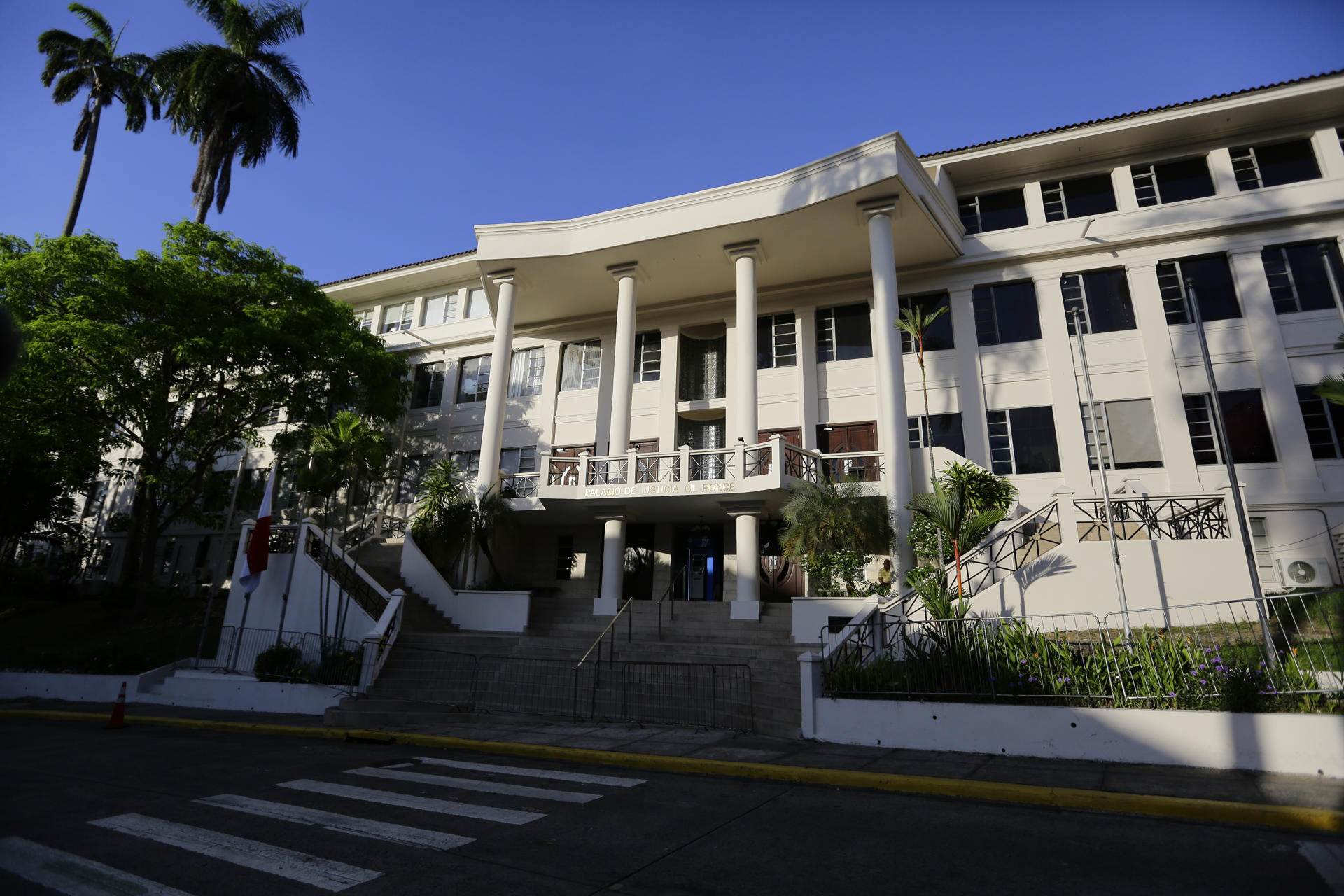 Fachada de La Corte Suprema de Justicia (CSJ) de Panamá, en Ciudad de Panamá. EFE/ Carlos Lemos