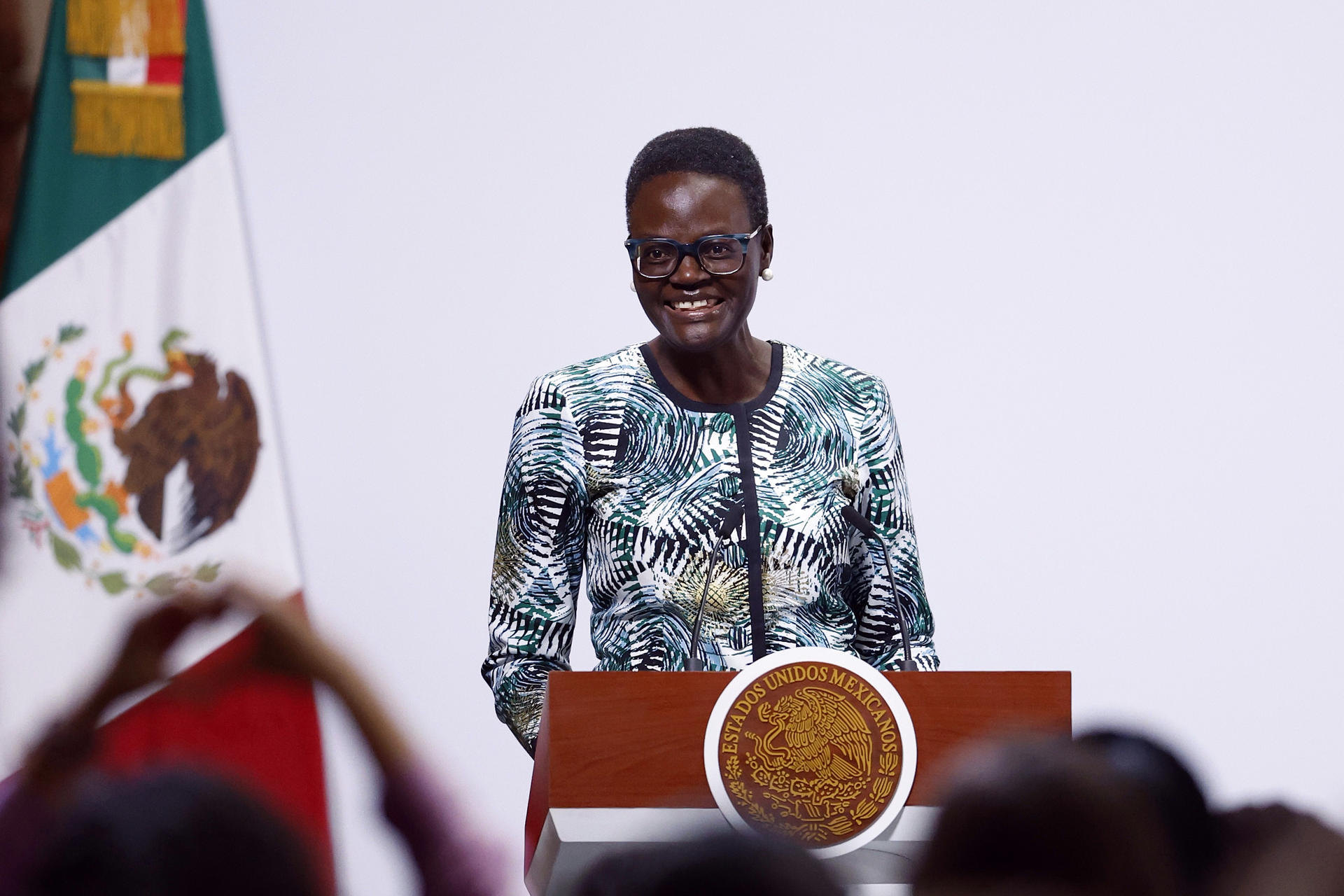 La presidenta de la UIP y presidenta de la Asamblea Nacional de la República Unida de Tanzania, Tulia Jackson, habla en la inauguración de la Conferencia Mundial de Mujeres Parlamentarias de la Unión Interparlamentaria (UIP) este viernes, en Ciudad de México (México). EFE/ Sáshenka Gutiérrez