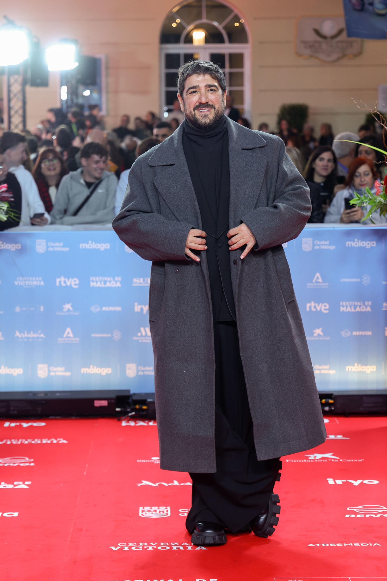El cantante Antonio Orozco a su llegada a la gala de apertura de la 28 edición del Festival de Cine de Málaga que se celebra hoy viernes en el Teatro Cervantes de la capital malacitana. EFE/Daniel Pérez