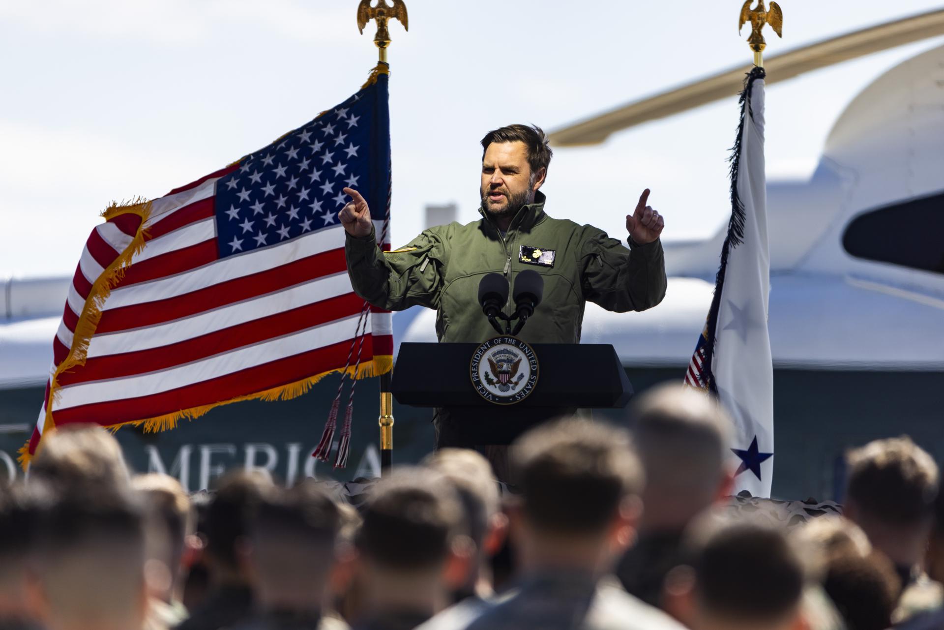 El Vicepresidente de EE. UU. JD Vance habla con los marines en la Base del Cuerpo de Marines de Quantico en Quantico, Virginia, EE. UU. EFE/EPA/JIM LO SCALZO