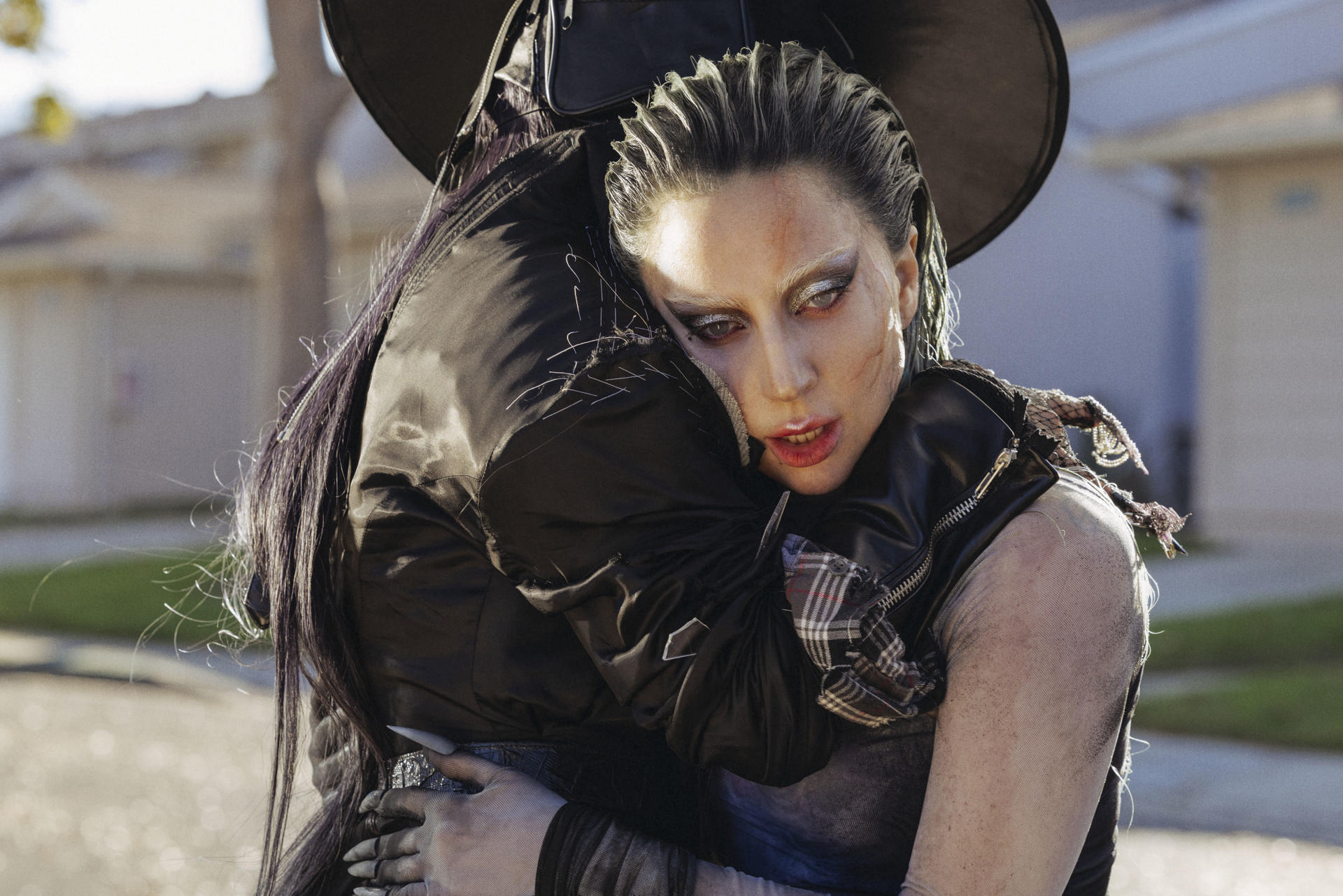 Lady Gaga presenta 'Mayhem', su séptimo álbum de estudio y que regresa a sus raíces más pop y 'freak' con sencillos como 'Die with a smile', junto a Bruno Mars, o 'Abracadabra', 'LoveDrug' o 'The Beast', seguros hits en las pistas este verano.EFE/ Jasmine Safaeian/Universal Music SOLO USO EDITORIAL/SOLO DISPONIBLE PARA ILUSTRAR LA NOTICIA QUE ACOMPAÑA (CRÉDITO OBLIGATORIO)