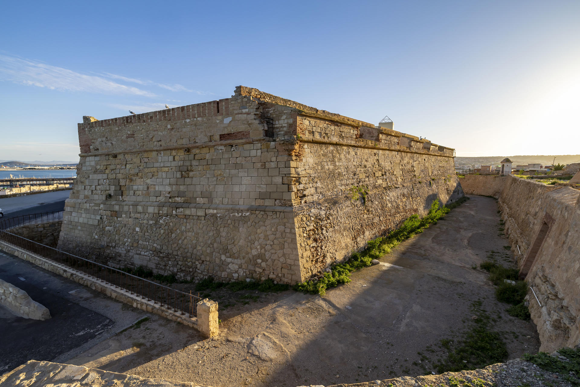 Fuerte de Victoria Grande, que sirvió como prisión civil de Melilla hasta 1996, cuando se inauguró el actual Centro Penitenciario de Melilla. Este miércoles, 19 de marzo, se cumplen 250 años del final del último gran asedio que sufrió Melilla, el más largo e importante de su historia. EFE/ Paqui Sánchez
