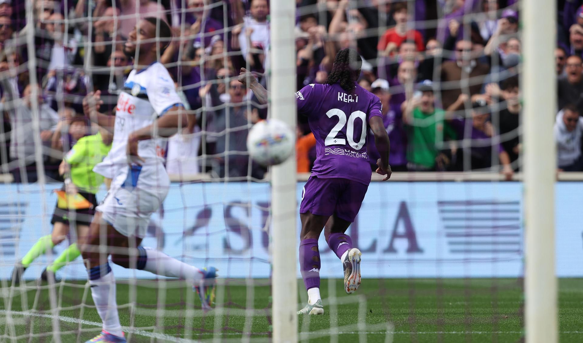 El jugador del Fiorentina Moise Kean celebrn el 1-0 durante el partido de la Serie A que han jugado ACF Fiorentina y Atalanta en el Artemio Franchi Stadium en Florencia. EFE/EPA/CLAUDIO GIOVANNINI