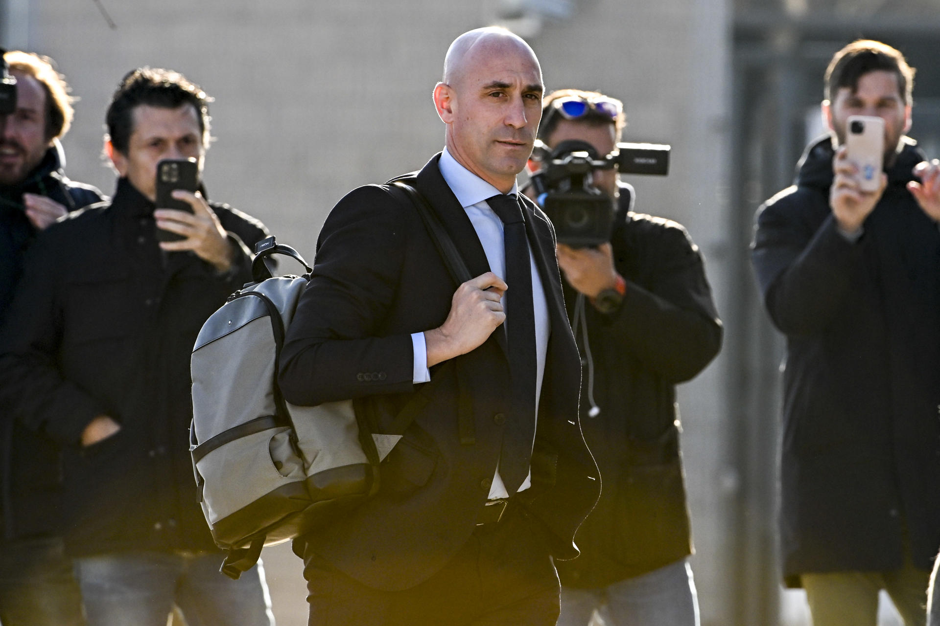 Imagen de archivo del expresidente de la RFEF Luis Rubiales a su llegada a la Audiencia Nacional en San Fernando de Henares, Madrid. 
  EFE/ Fernando Villar