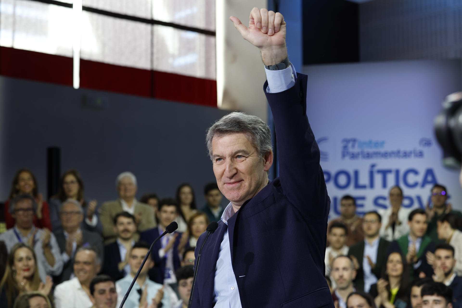 El presidente del PP, Alberto Núñez Feijóo durante la clausura la Interparlamentaria del PP, este domingo en Sevilla. EFE/Julio Muñoz
