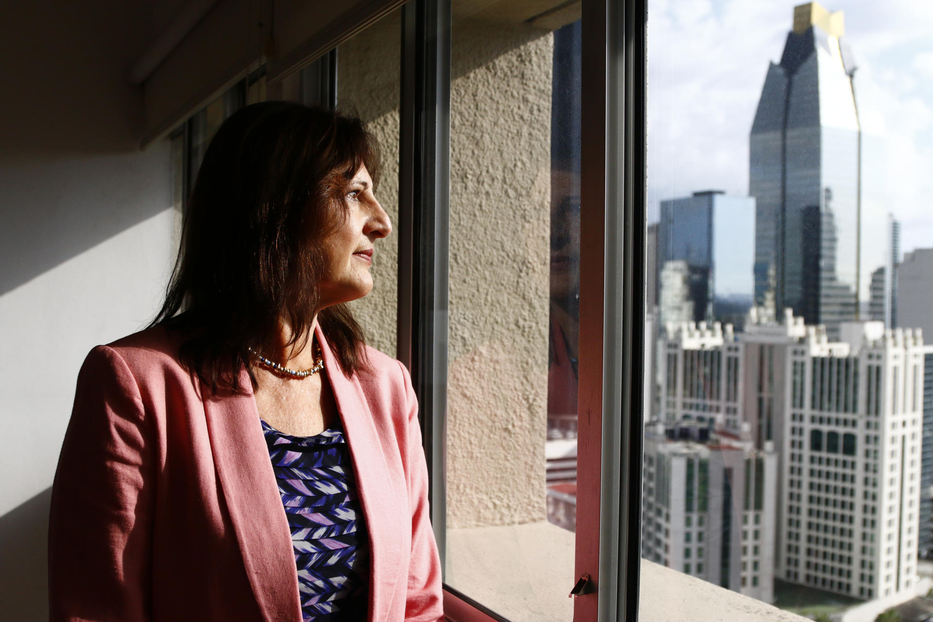 Fotografía del 5 de marzo de 2025 de la directora para América Latina y el Caribe del Fondo de Población de la ONU (UNFPA), Susana Sottoli, posando durante una entrevista para EFE en Ciudad de Panamá (Panamá). EFE/ Moncho Torres