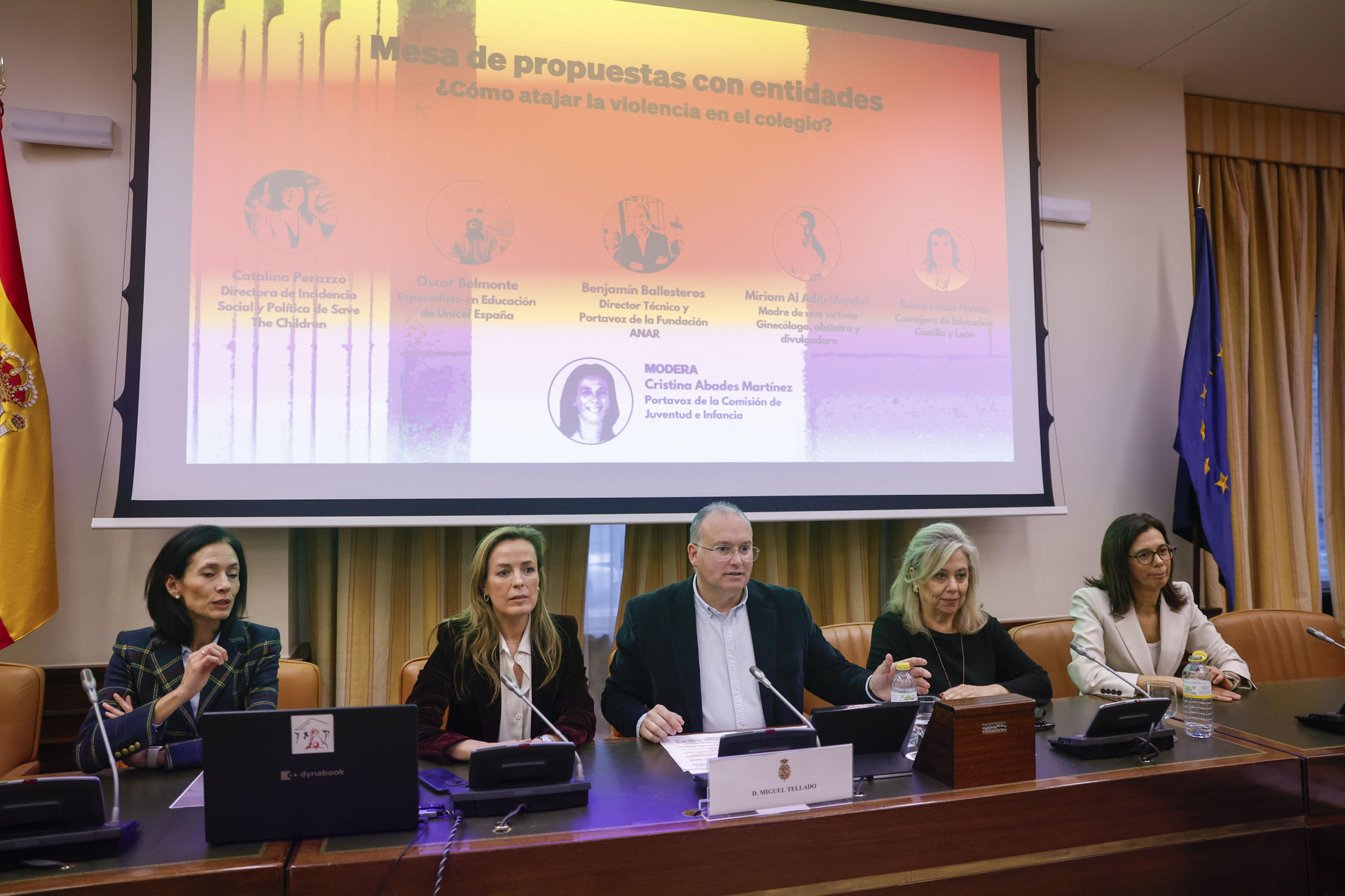 El portavoz del GPP en el Congreso, Miguel Tellado, interviene en la clausura de la jornada parlamentaria del Partido Popular 'Juntos contra la violencia y el acoso escolar', este jueves en la Cámara Baja. EFE/ Javier Lizón