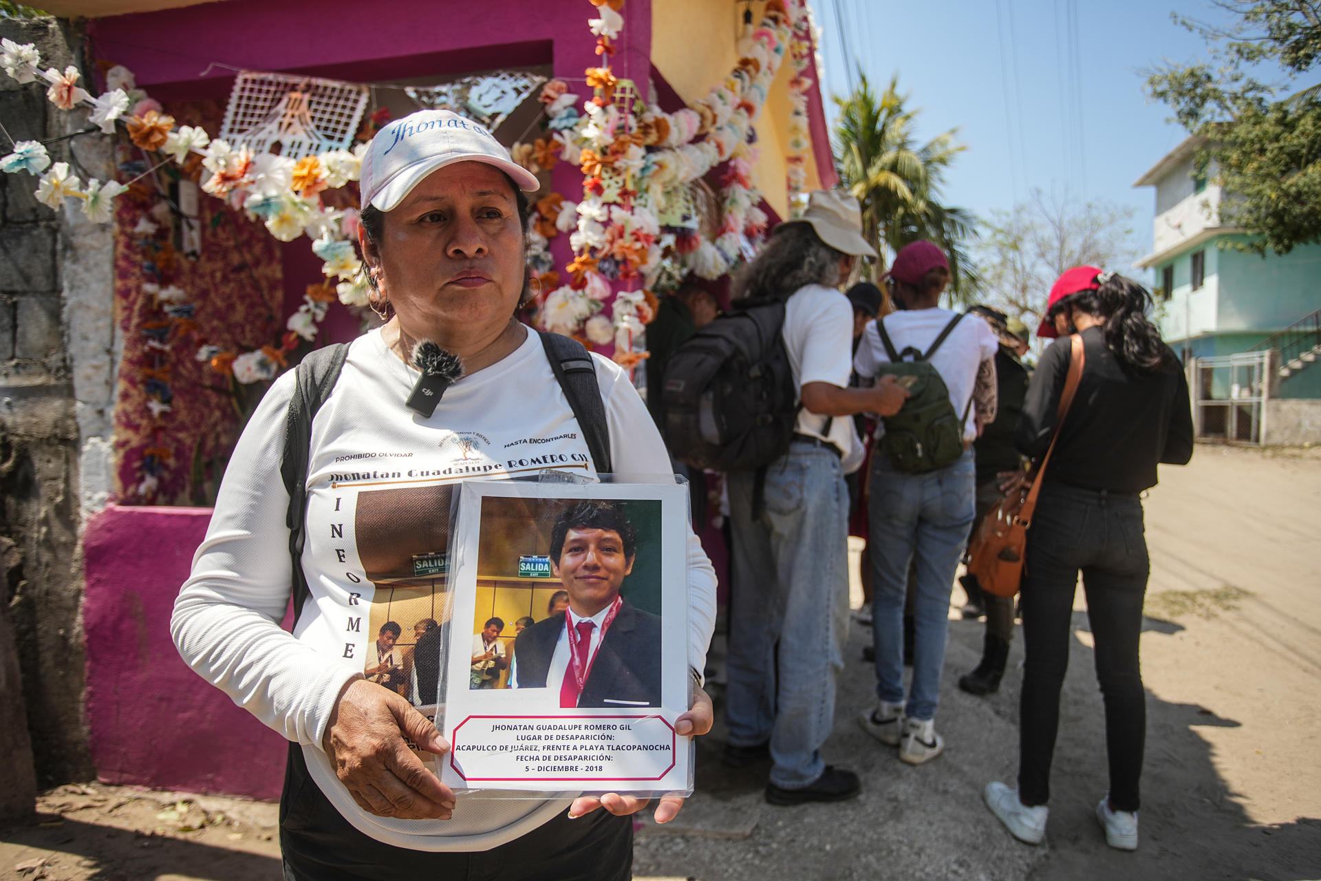 La integrante del colectivo 'Memoria verdad y justicia' Socorro Gil Guzmán, posa durante una entrevista con EFE este martes en Acapulco, estado de Guerrero (México). EFE/ David Guzmán
