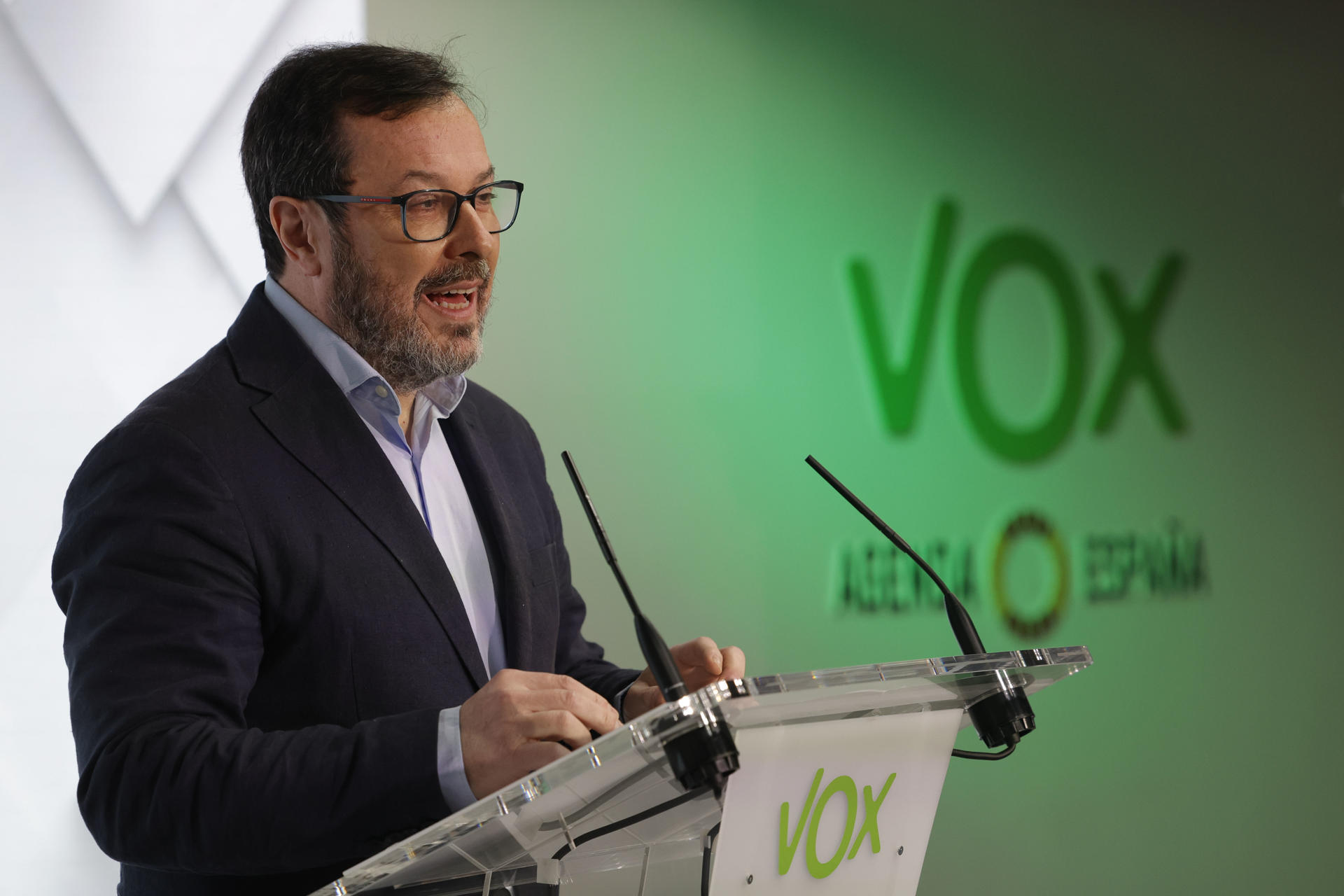 El portavoz nacional de Vox, José Antonio Fúster, durante la rueda de prensa tras la reunión del Comité de Acción Política, este lunes en Madrid.-EFE/ Zipi Aragón