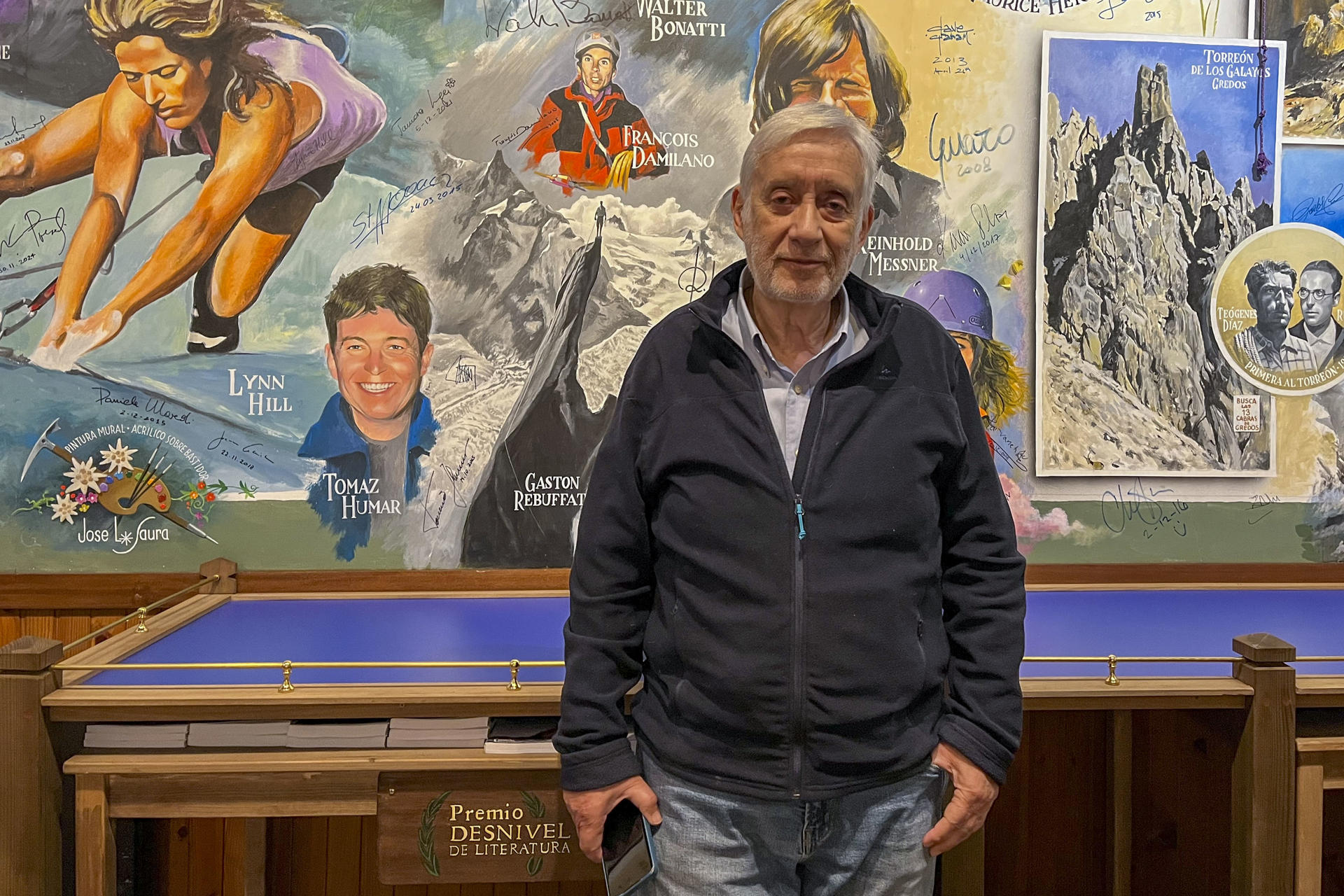 "El planeta no necesita ser salvado, continuará funcionando con todos los cambios que haya", ha afirmado en una entrevista con EFE Xavier Pastor, uno de los fundadores de Greenpeace España, para quien lo que está en juego no es la supervivencia de la Tierra, sino el futuro de la humanidad. "El planeta continuará funcionando con las restricciones que sean necesarias", aunque eso conlleve el reemplazamiento de unas especies por otras, "incluida la nuestra", por culpa del deterioro ambiental, precisa. EFE/ Irene Morante