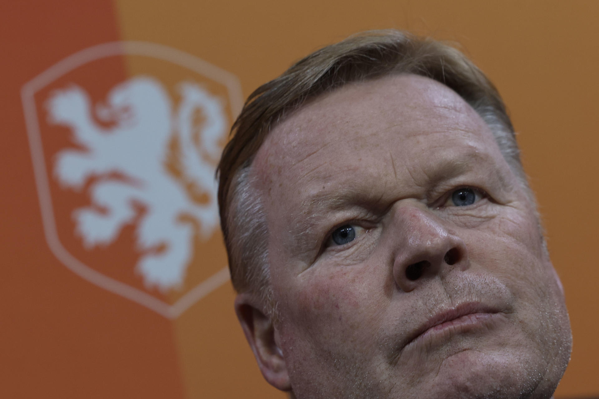 VALENCIA, 22/03/2025.- El entrenador de la selección de Fútbol de Países Bajos, Ronald Koeman, ofrece una rueda de prensa este sábado, en Valencia, previo al partido de Liga de Naciones de mañana domingo ante España en el estadio de Mestalla. EFE/ Kai Forsterling