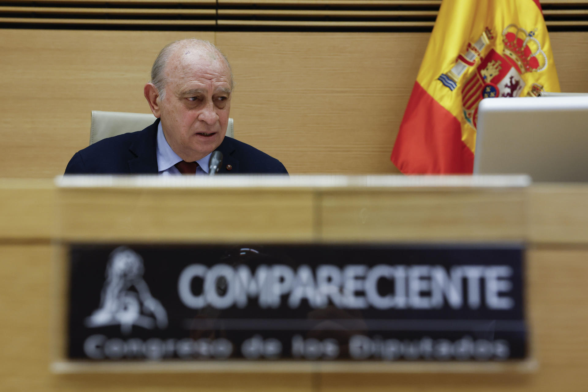 El exministro del Interior Jorge Fernández Díaz, comparece en la comisión de investigación del Congreso sobre la llamada operación Cataluña, este miércoles. EFE/  JJ. Guillén
