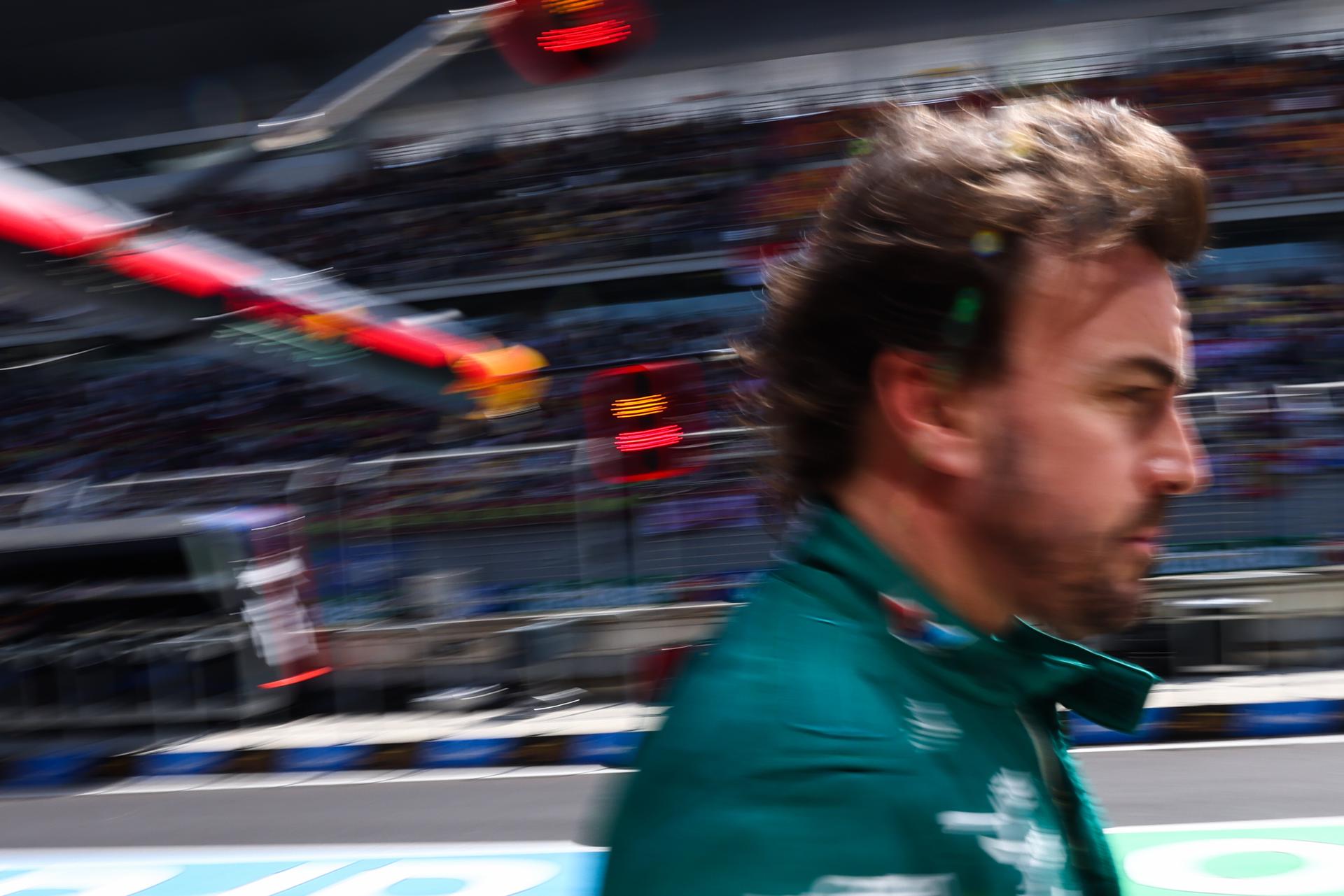 Fernando Alonso (Aston Martin), en l scircuito de Shanghái, donde el domingo se disputará el Gran Premio de China de Fórmula Uno. EFE/EPA/WU HAO