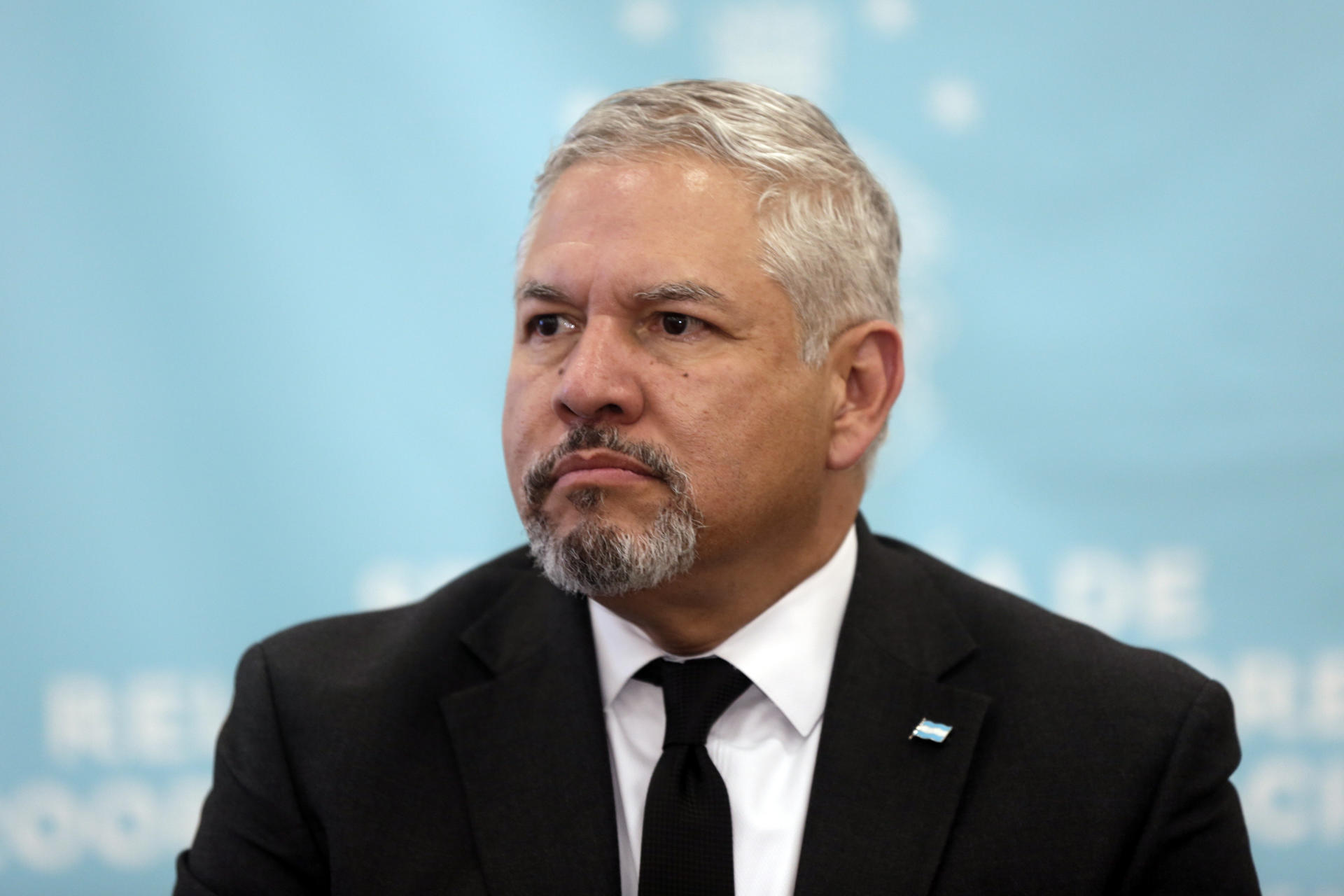 El canciller de Honduras, Eduardo Reina, participa en una entrevista este 20 de marzo de 2025, en Tegucigalpa (Honduras). EFE/ Gustavo Amador