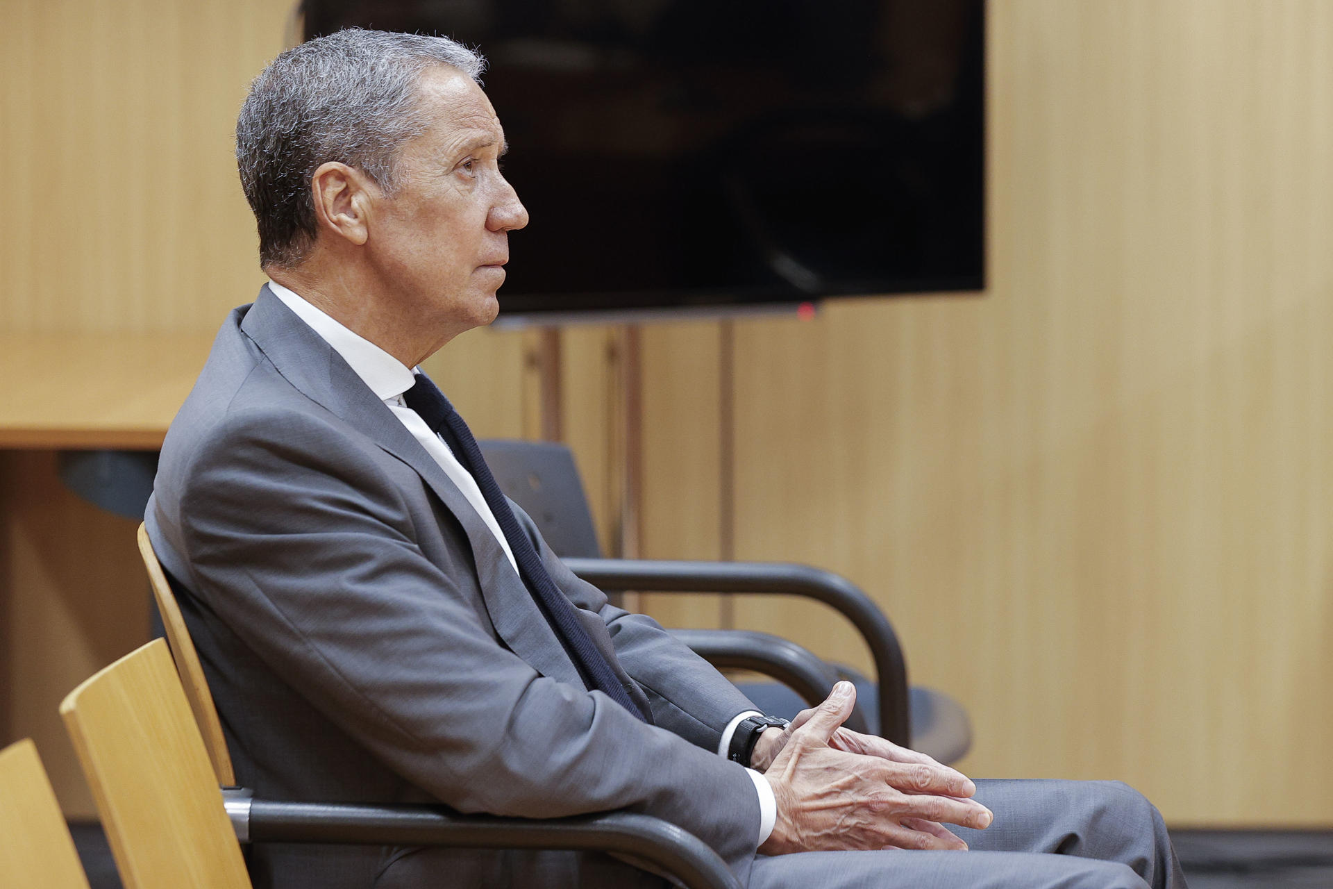 Imagen de archivo del exministro y expresident de la Generalitat Eduardo Zaplana en los juzgados de València. EFE/ Manuel Bruque