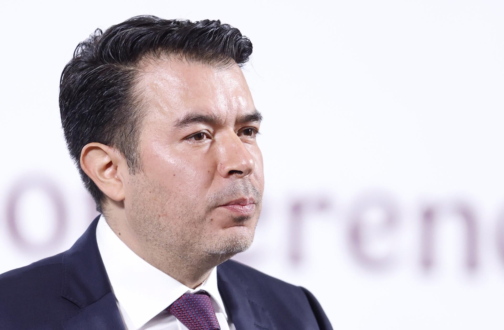 El subsecretario de Derechos Humanos, Población y Migración, Félix Arturo Medina Padilla, habla durante una rueda de prensa este martes, en el Palacio Nacional de Ciudad de México (México). EFE/ Sáshenka Gutiérrez