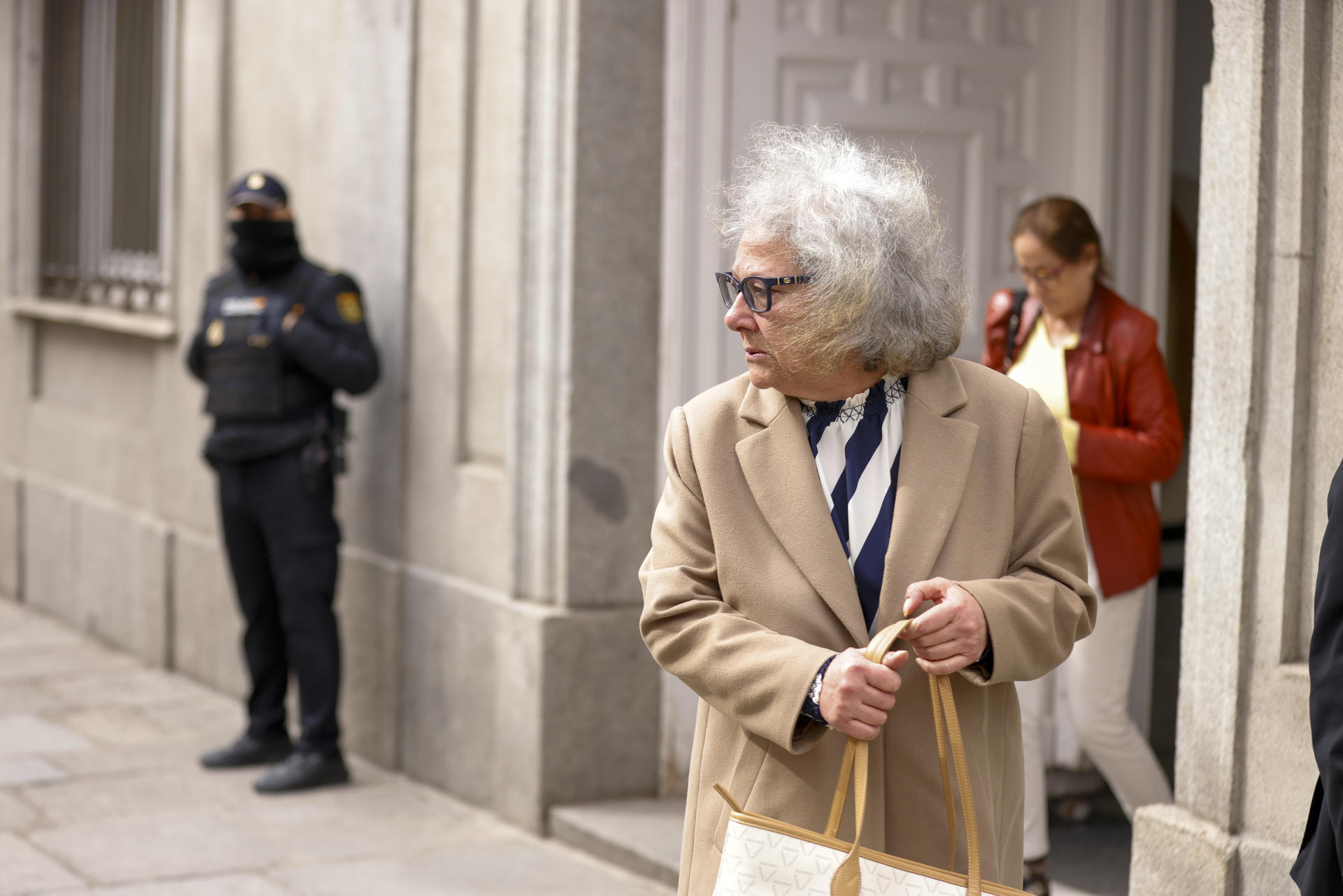 imagen de archivo de Carmen Pano , la empresaria que aseguró haber entregado hasta 90.000 euros en el sede del PSOE en Ferraz, a su salida del Tribunal Supremo.
EFE/ Blanca Millez