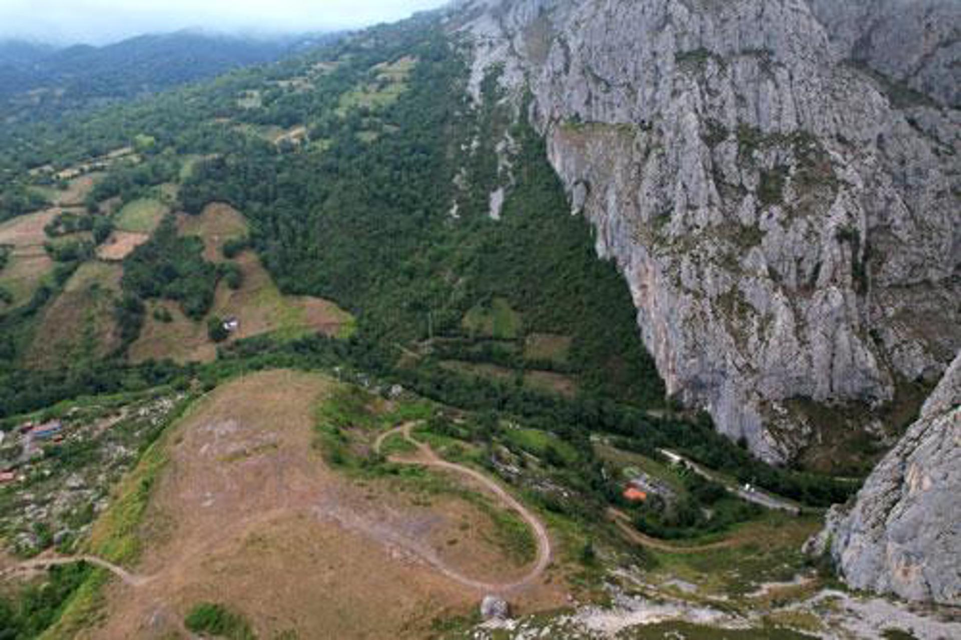 Fotografía facilitada por el MNCN tomada por el investigador Mario Mingarro con dron en Asturias. EFE