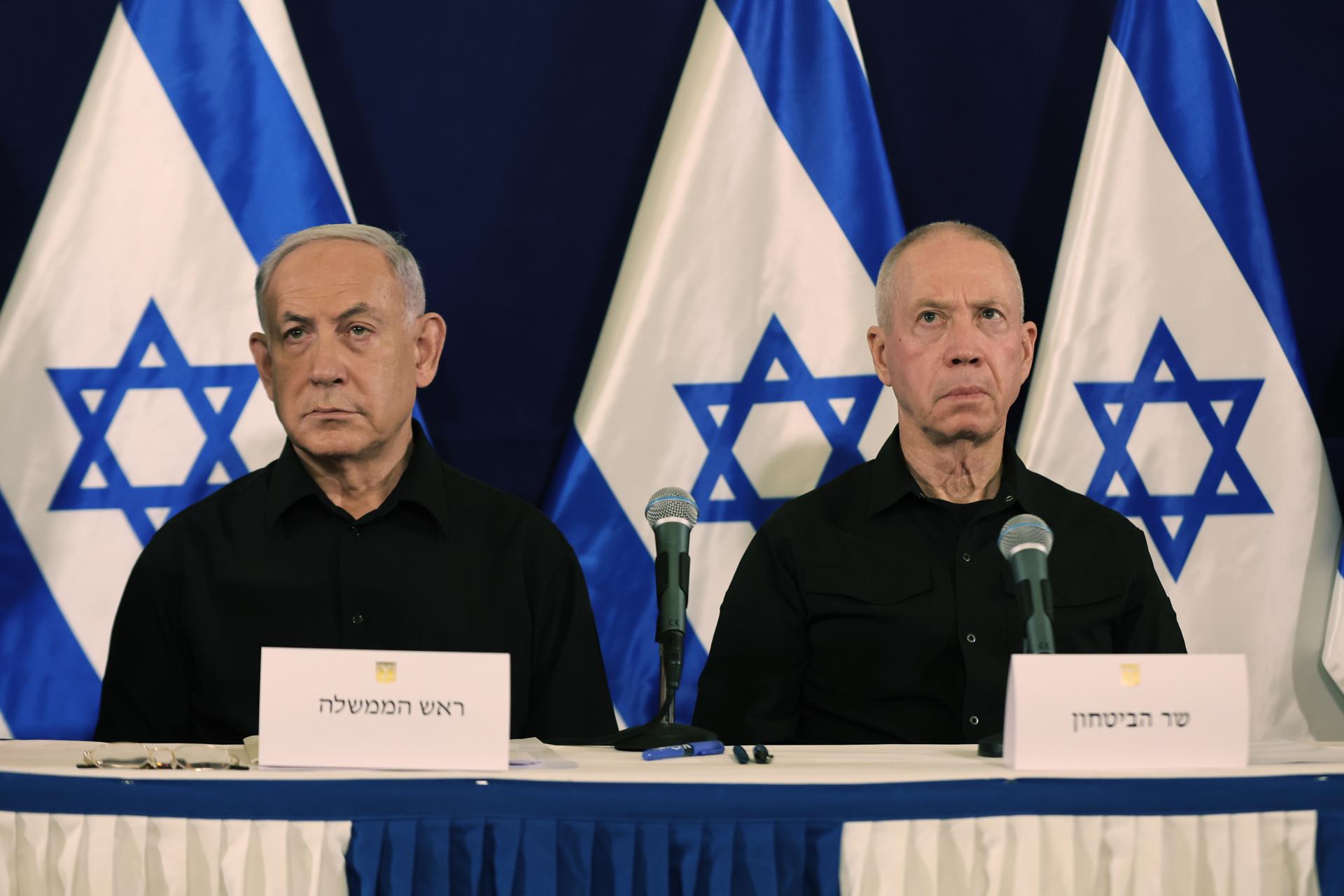 Imagen de archivo del primer ministro, Benjamín Netanyahu, y del exministro de Defensa, Yoav Gallant. EFE/EPA/ABIR SULTAN / POOL