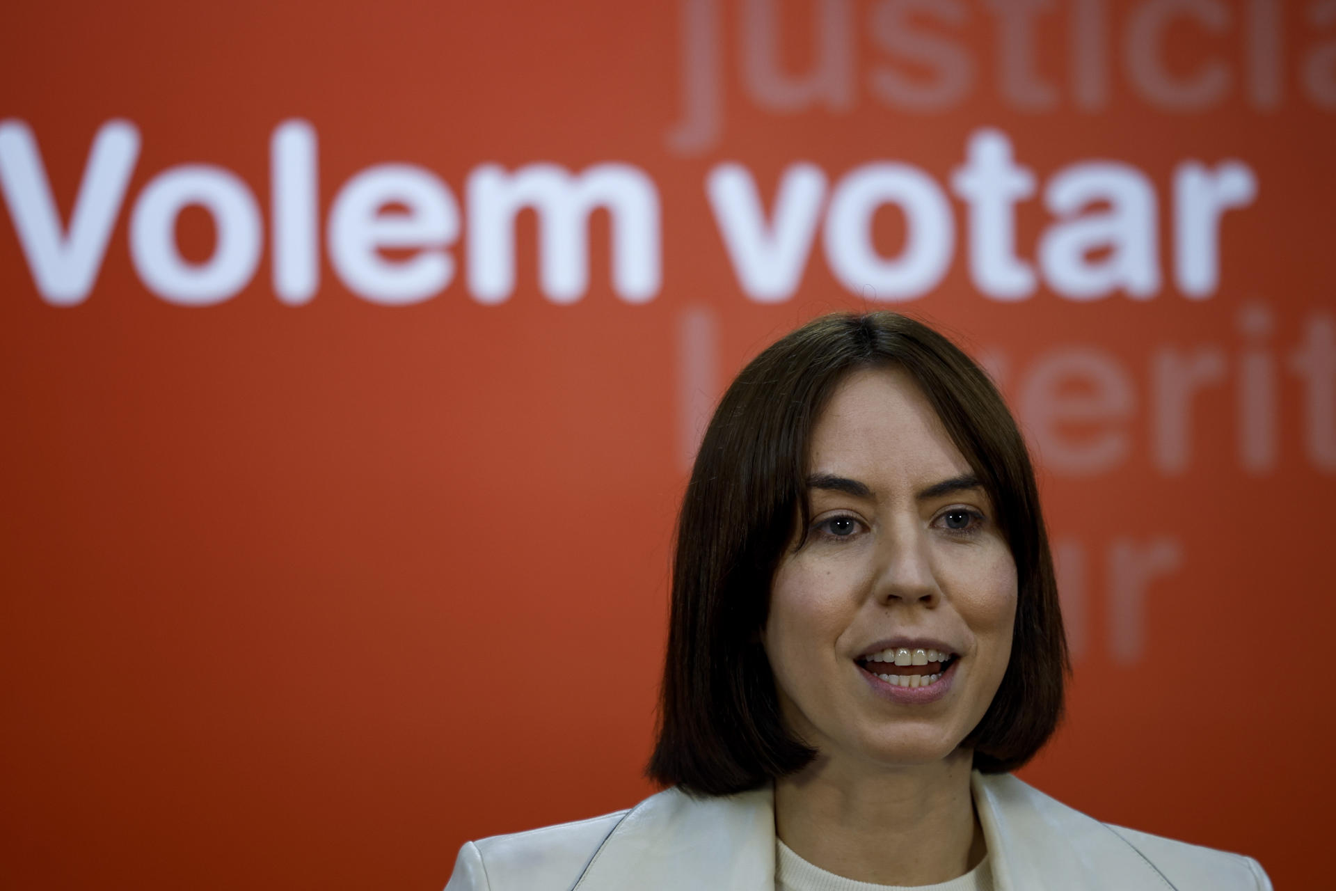 La secretaria general del PSPV-PSOE, Diana Morant, durante la reunión de la Comisión Ejecutiva Nacional (CEN) del partido, en la que va a "mover ficha" para que el president de la Generalitat, Carlos Mazón, no siga al frente del Ejecutivo autonómico tras su gestión de la dana, aunque ha descartado que esa medida sea una moción de censura al considerar que "no es útil", ya que no cuentan con los votos suficientes para que sea aprobada. EFE/Biel Aliño