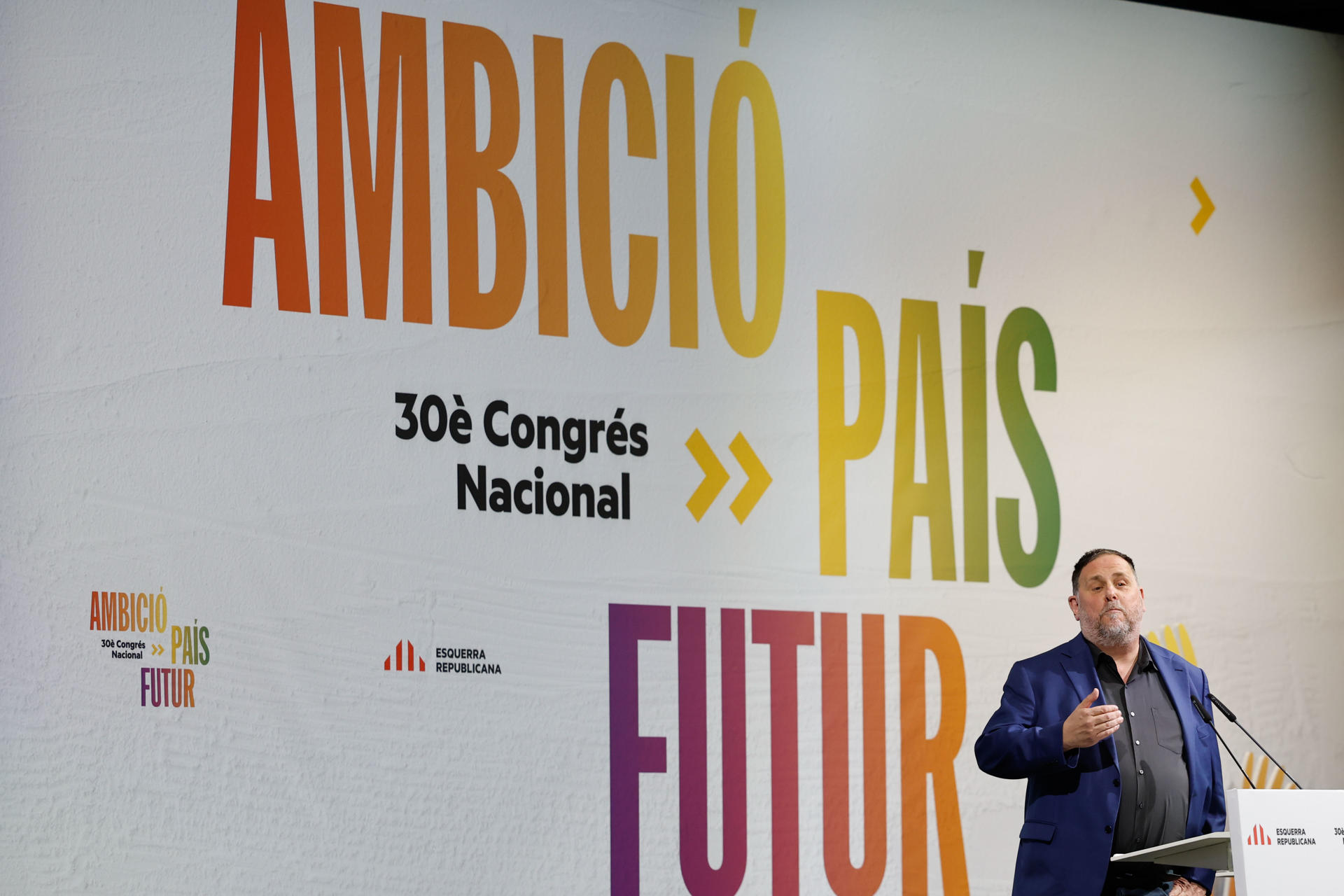 El presidente de ERC, Oriol Junqueras, durante su intervención este domingo en la clausura del 30º Congreso Nacional de ERC, celebrado este fin de semana en el recinto de Ca n'Oliveres de Martorell (Barcelona). EFE/Alberto Estévez