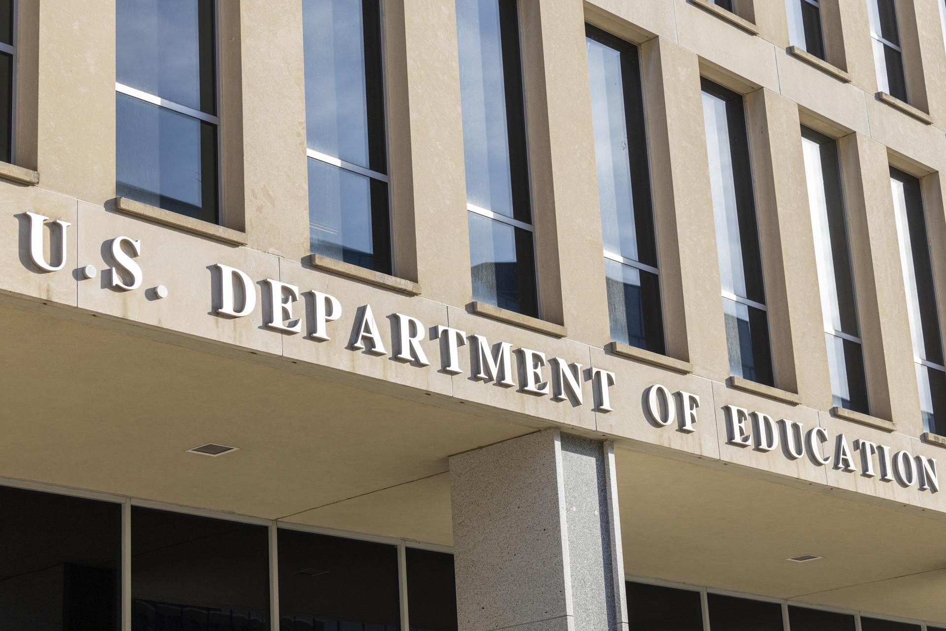Detalle de la fachada principal del edificio del Departamento de Educación de Estados Unidos, registrado este miércoles, 12 de marzo, en Washington DC (EE.UU.). EFE/Shawn Thew
