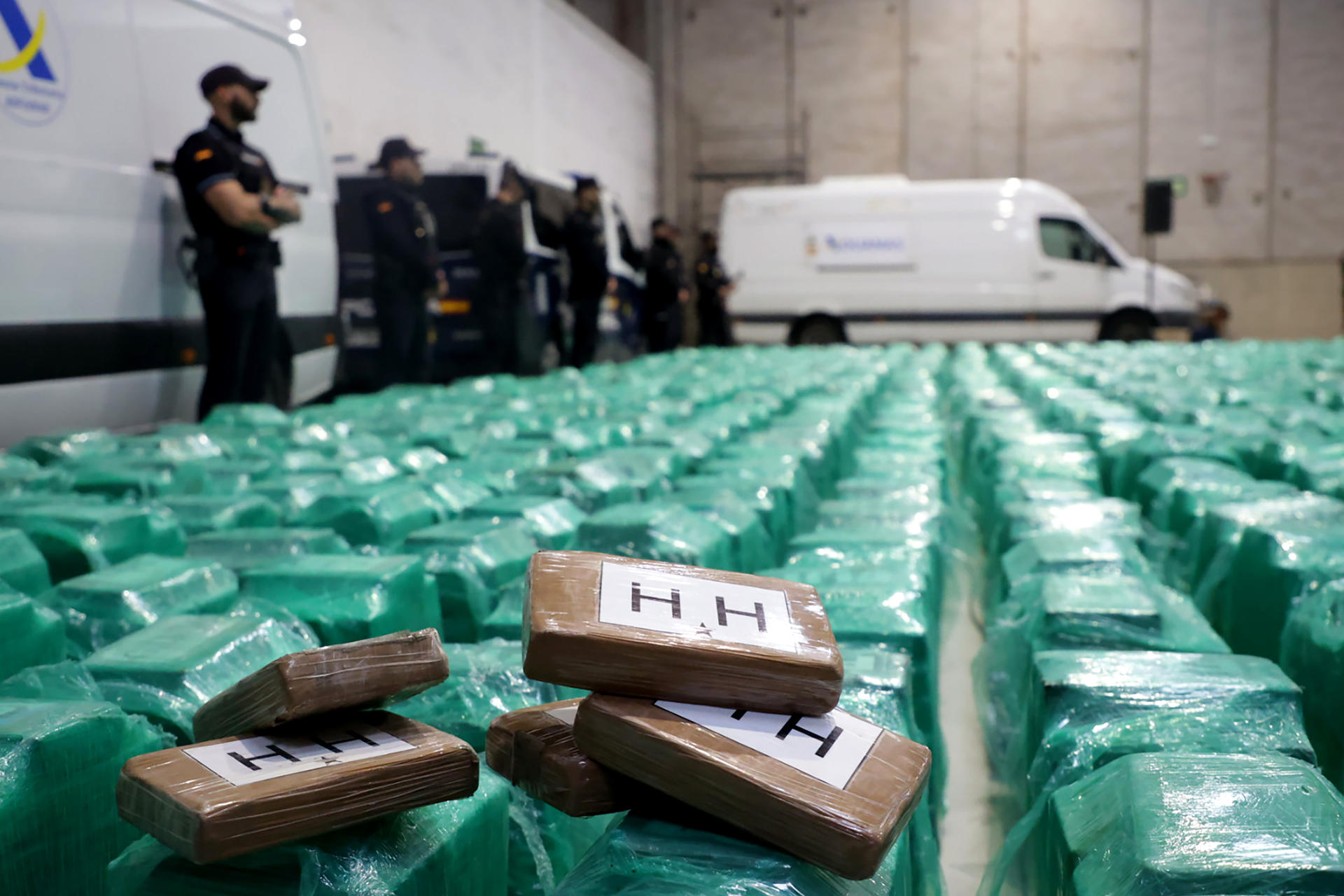 Imagen del 06/11/2024.-Una operación conjunta de la Policía Nacional y el Servicio de Vigilancia Aduanera que se saldó con la incautación de 13 toneladas de cocaína en un contenedor en el puerto de Algeciras (Cádiz), la mayor en la historia del narcotráfico en España. EFE/A.Carrasco Ragel