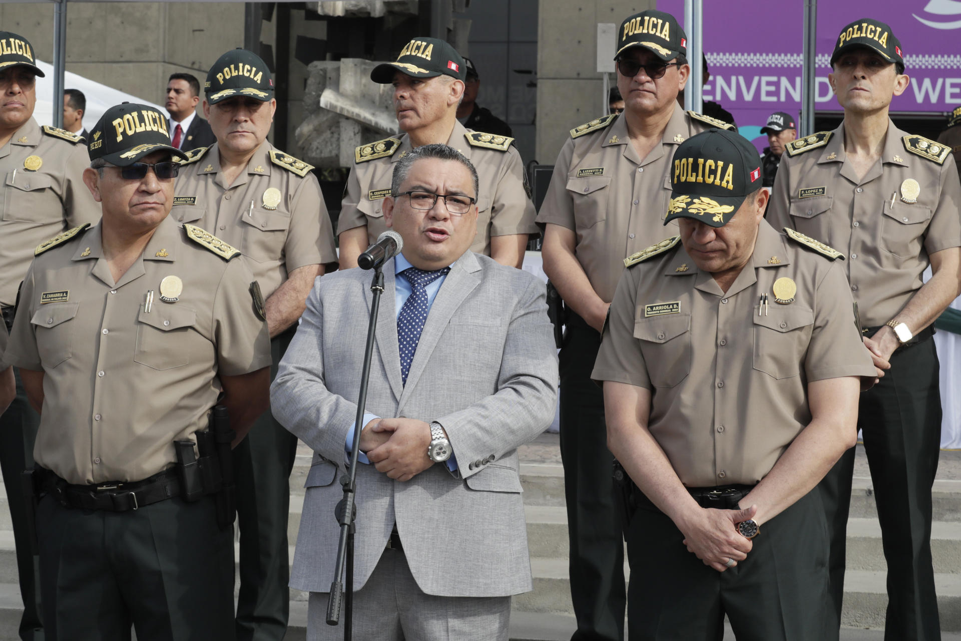 Fotografía de archivo en donde se ve al ministro del Interior de Perú, Juan José Santiváñez. EFE/Carlos Ortega
