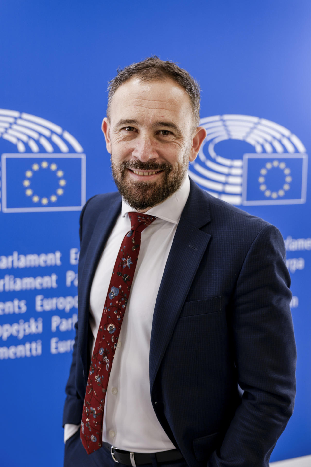 El consejero de Vivienda y Agenda Urbana del Gobierno Vasco, Denis Itxaso (c), este miércoles en el Parlamento Europeo, donde tiene previsto reunirse con el director general de Energía y jefe del grupo de Vivienda también de la Comisión Europea, Matthew Baldwin, para tratar cuestiones relacionadas con la financiación de políticas de vivienda.-
EFE/Elio Germani