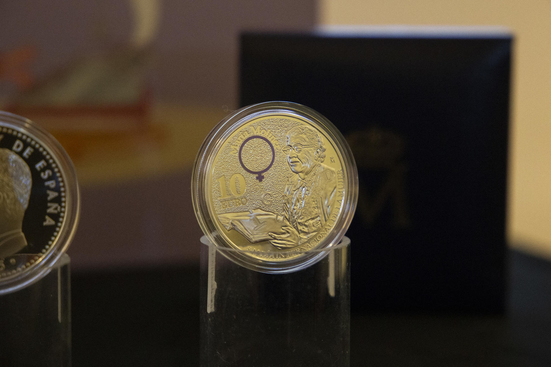 Imágenes de la moneda de María Moliner, cedidas por la Biblioteca Nacional de España. SOLO USO EDITORIAL