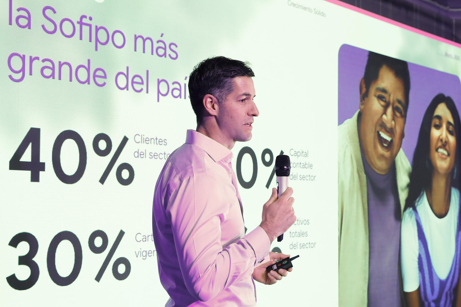 El director de finanzas de Nu México, Fernando Campos, habla durante una rueda de prensa este miércoles, en la Ciudad de México (México). EFE/ Mario Guzmán