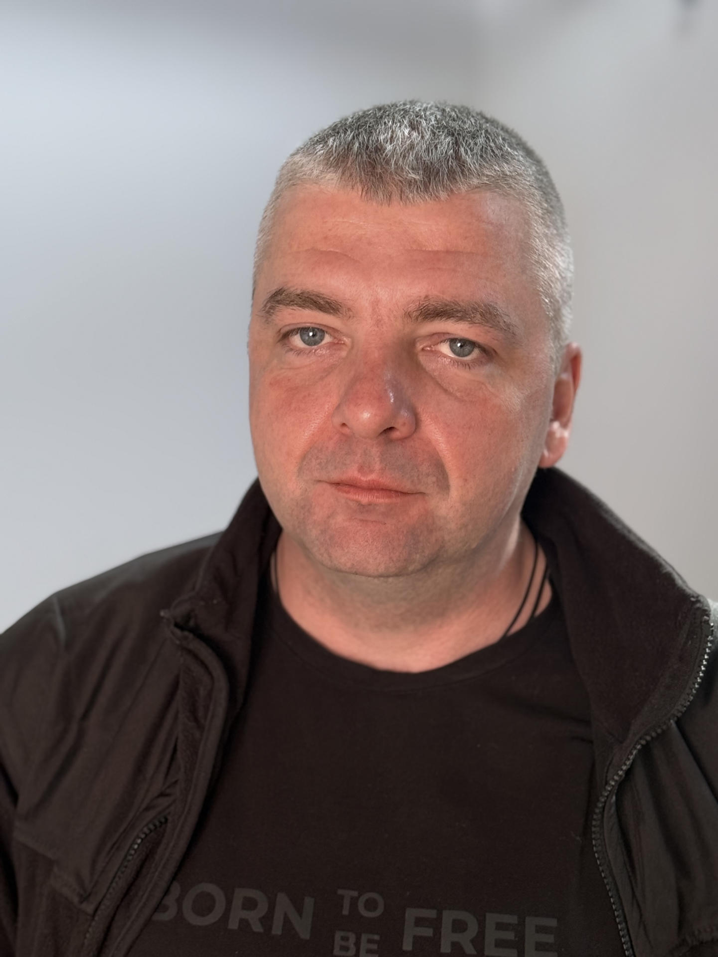 VIENA, 23/03/2025.- El ucraniano Maksym Butkevych, uno de los pacifistas más conocidos de su país, pasó más de dos años como prisionero de guerra de Rusia tras alistarse para combatir la invasión del Kremlin, convencido de que defender Ucrania era también luchar por los derechos humanos. EFE/Luis Lidón
