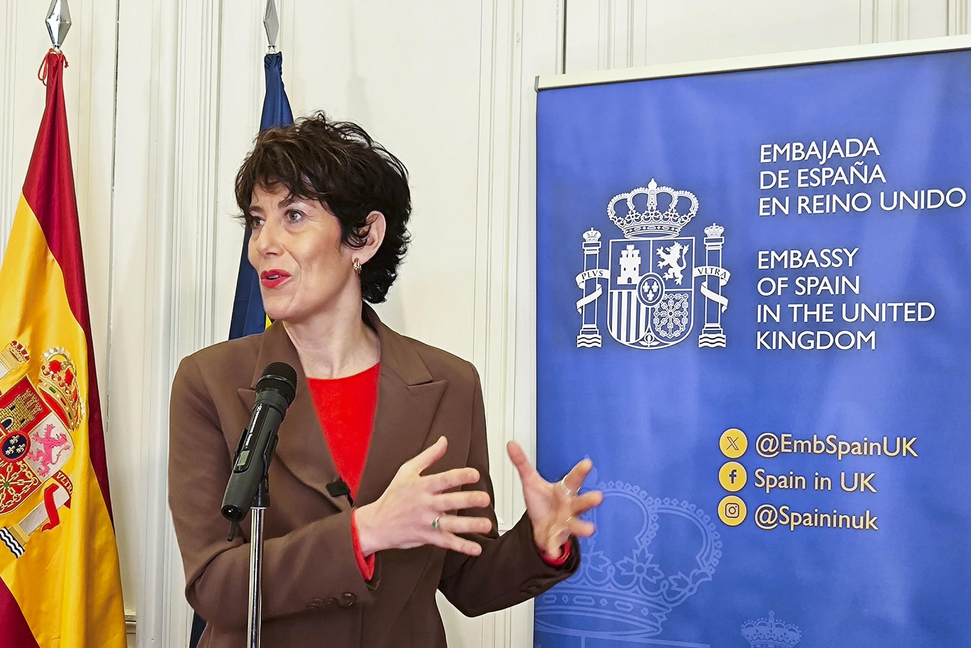La ministra de Inclusión, Seguridad Social y Migraciones, Elma Saiz Delgado, ofrece unas declaraciones a medios españoles con ocasión de su visita a Londres, este viernes.
EFE/ Guillermo Garrido.