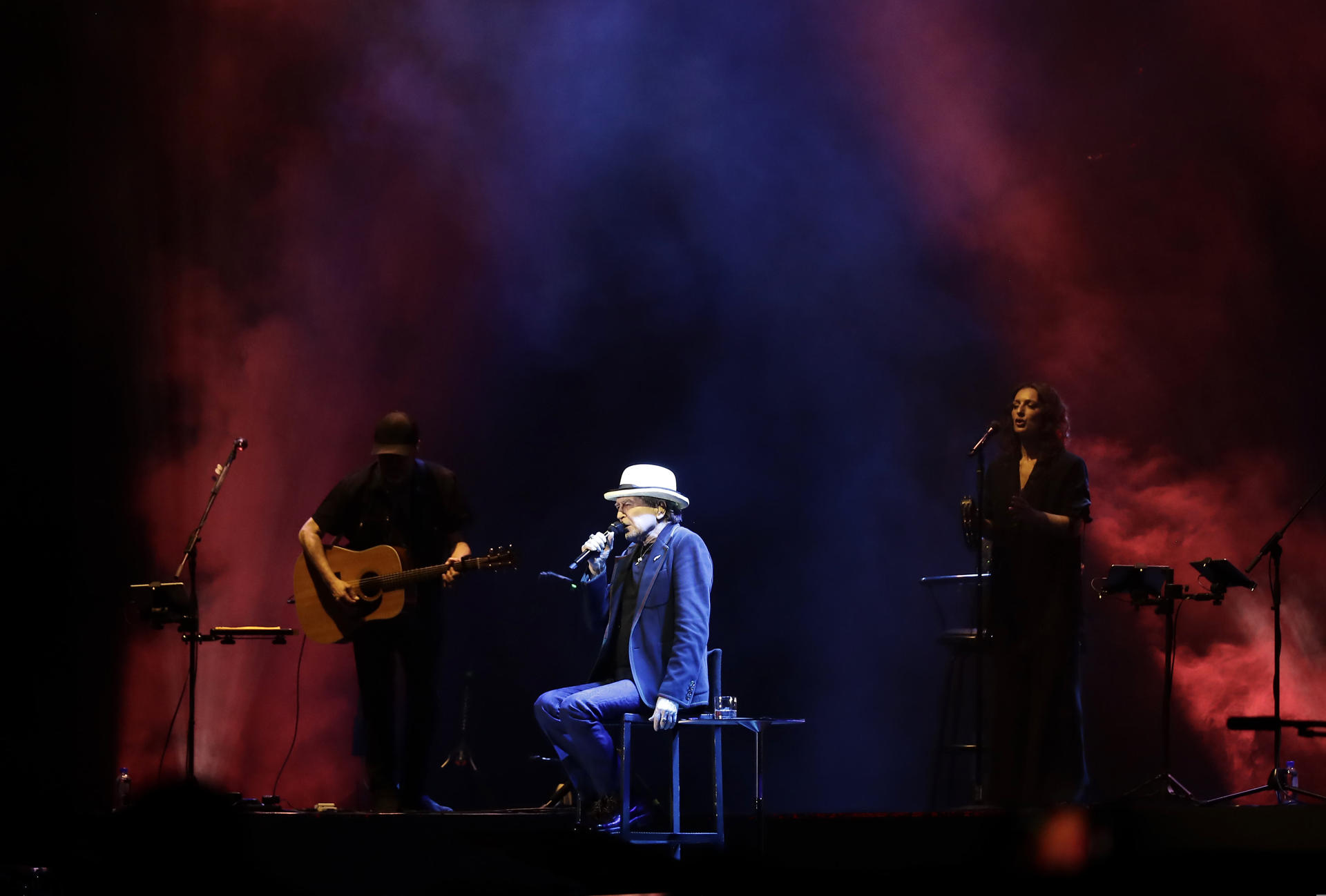 El cantante español Joaquín Sabina ofrece un concierto este sábado en el Estadio Nacional, en San José (Costa Rica). EFE/Jeffrey Arguedas