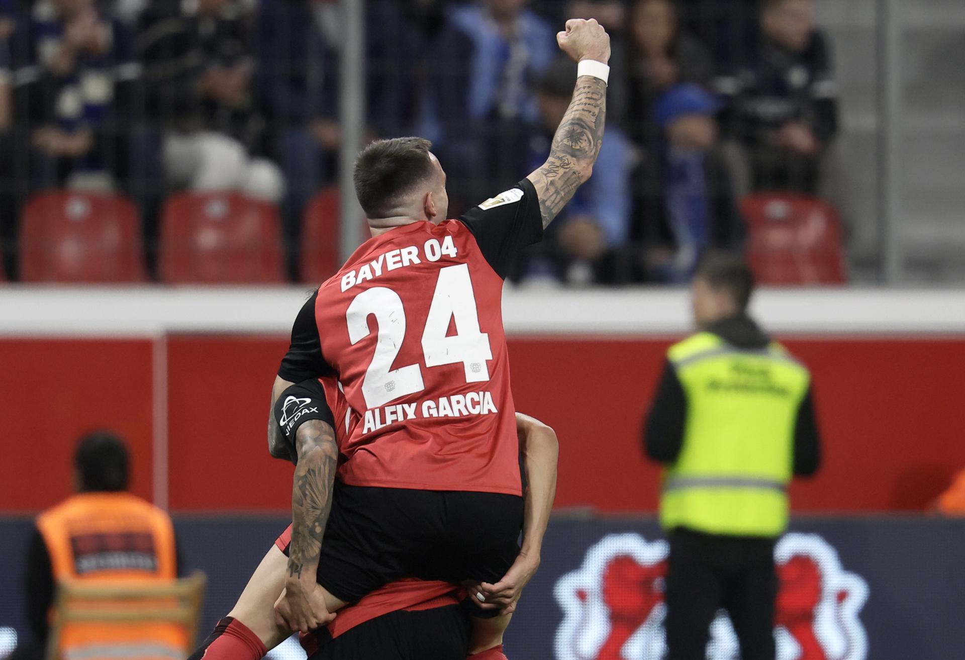 Aleix García celebra el 1-0. EFE/EPA/RONALD WITTEK.