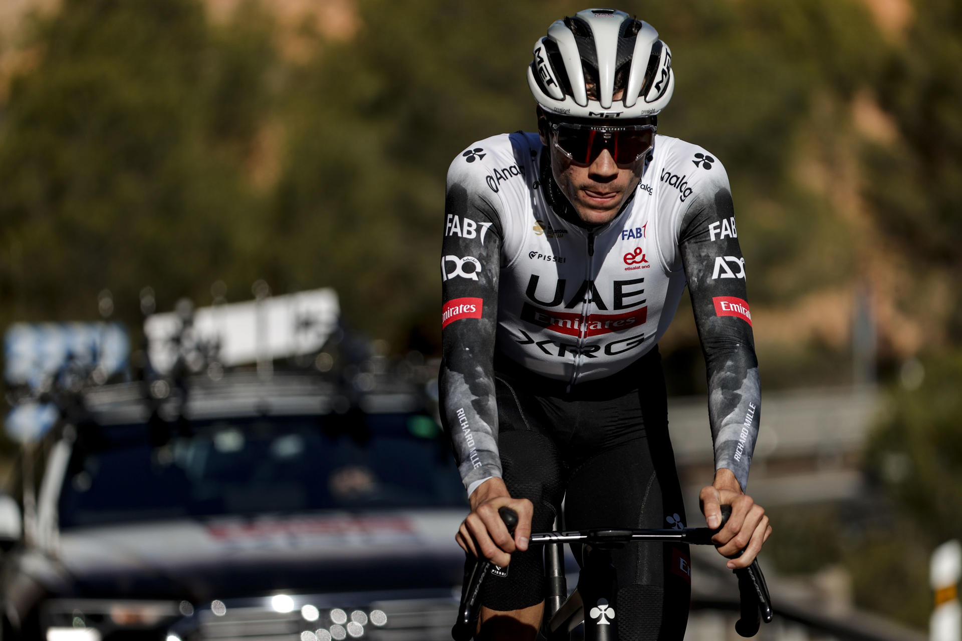 El corredor español del UAE Emirates Juan Ayuso, uno de los grandes candidatos al triunfo en la Tirreno-Adriático. EFE/ Manuel Bruque