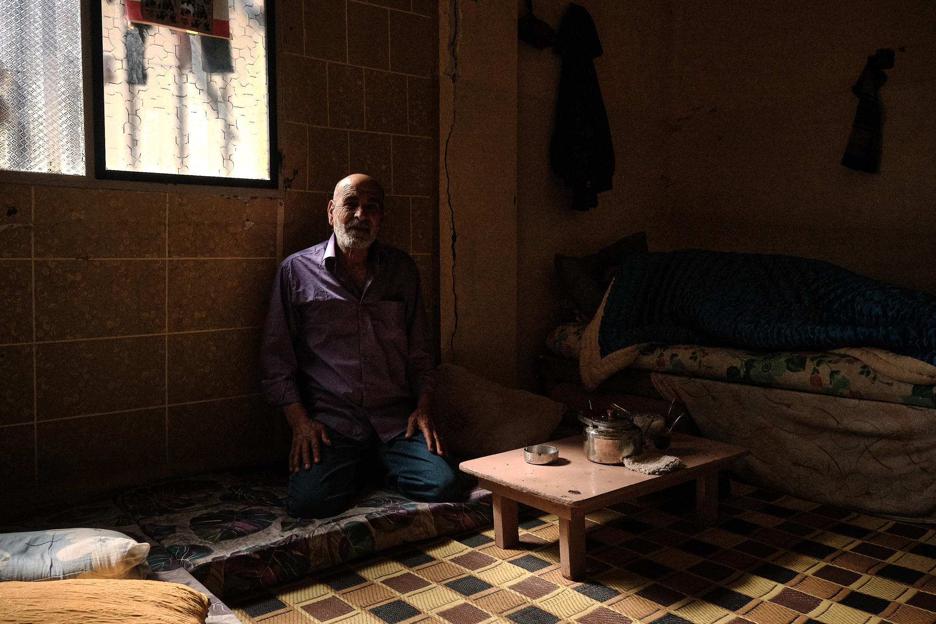 En el norte de Líbano, cientos de alauitas han buscado refugio en los pueblos fronterizos ante la violencia sectaria desatada en las últimas semanas en la costa siria. En uno de estos pueblos, amontonados en escuelas y mezquitas, piden protección y respaldo de la comunidad internacional. En uno de estos pueblos, amontonados en escuelas y mezquitas, piden protección y respaldo de la comunidad internacional. EFE/ Edgar Gutierrez