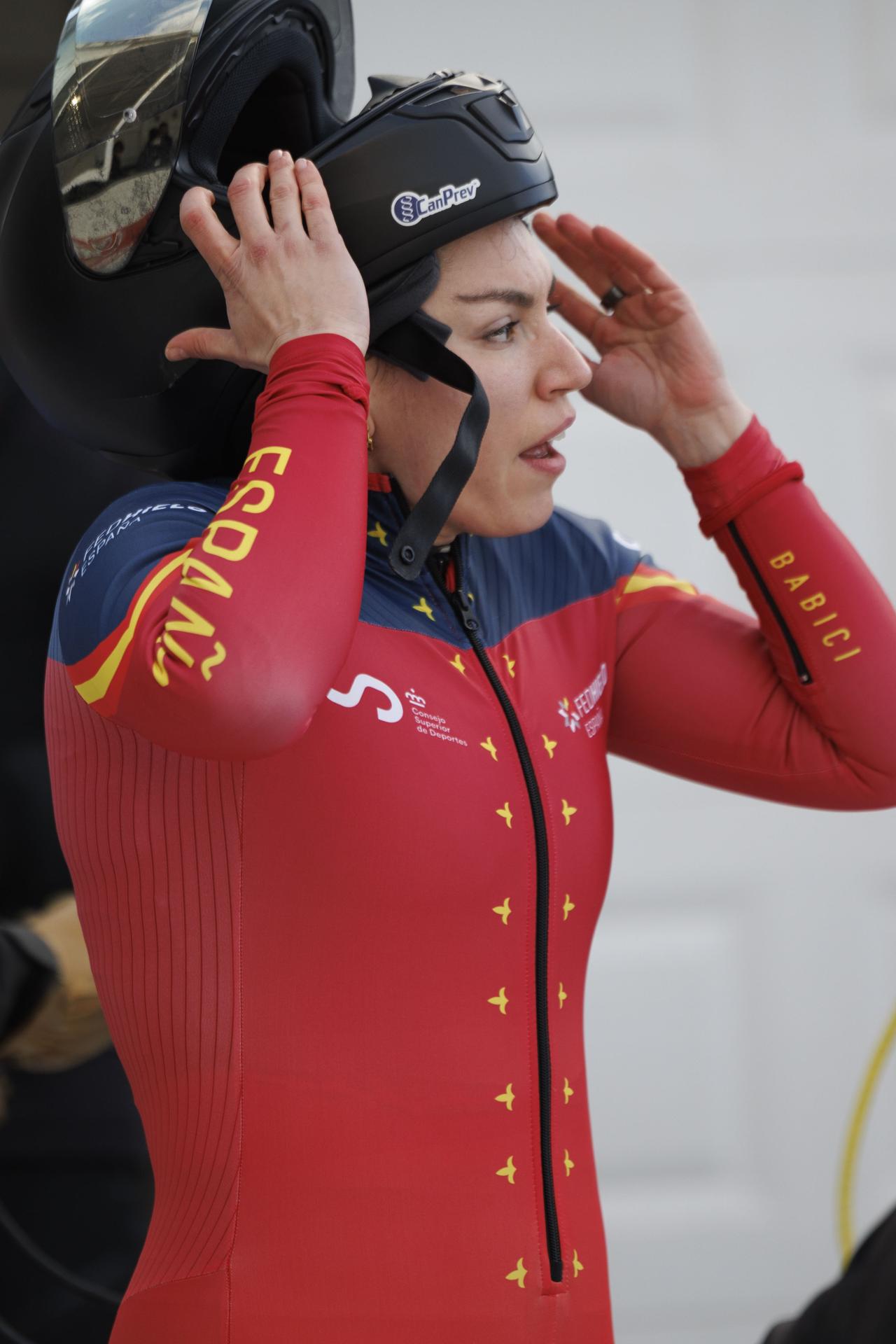 Leanna Garcia tras su última carrera en el monobob femenino en los Campeonatos Mundiales de Bobsleigh y Skeleton, en Lake Placid (Nueva York, EE. UU.). EFE/EPA/CJ GUNTHER